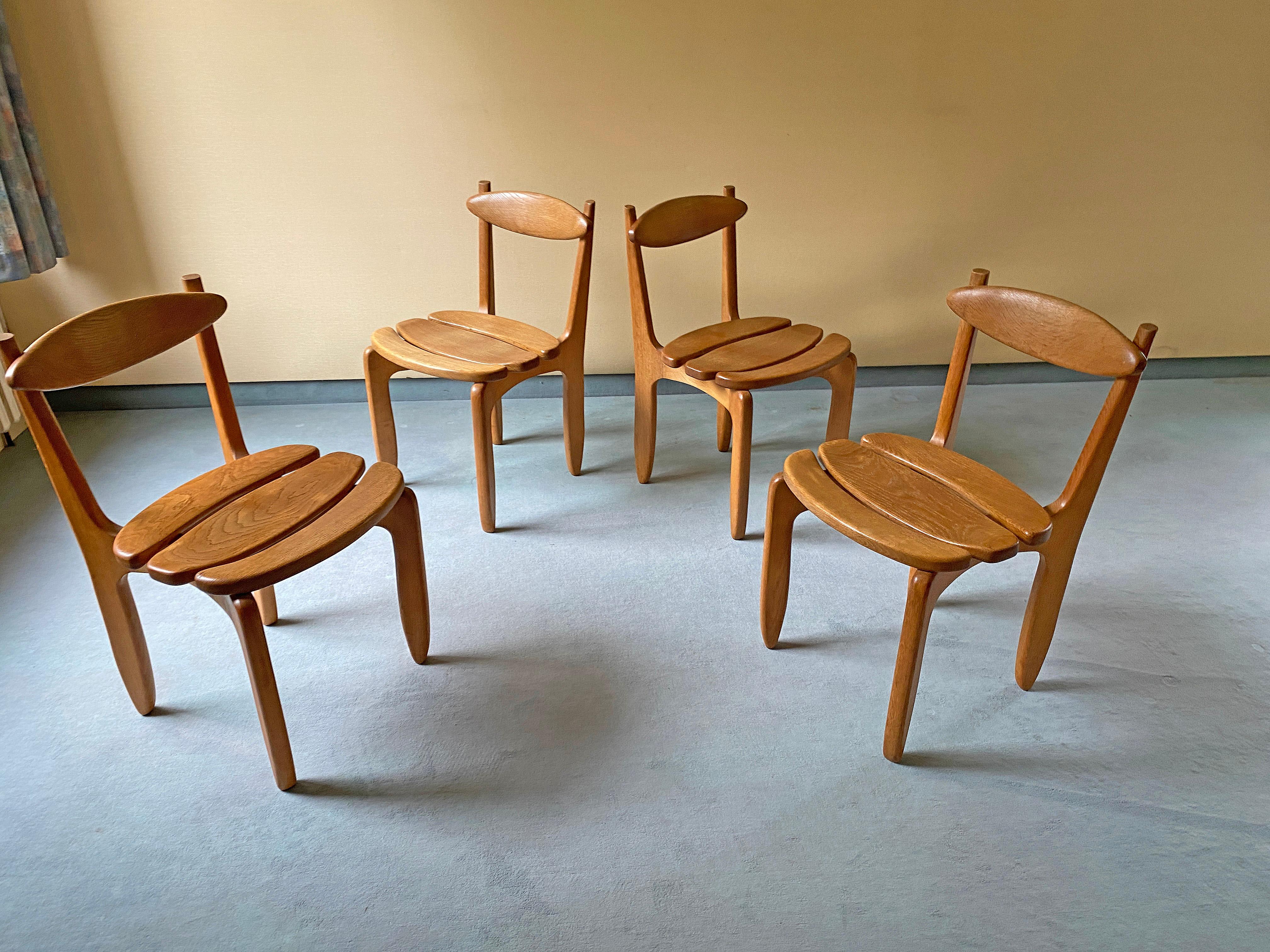 Français Guillerme et Chambron, Ensemble de 4 chaises en Oak, Edition Votre Maison, circa 1960 en vente