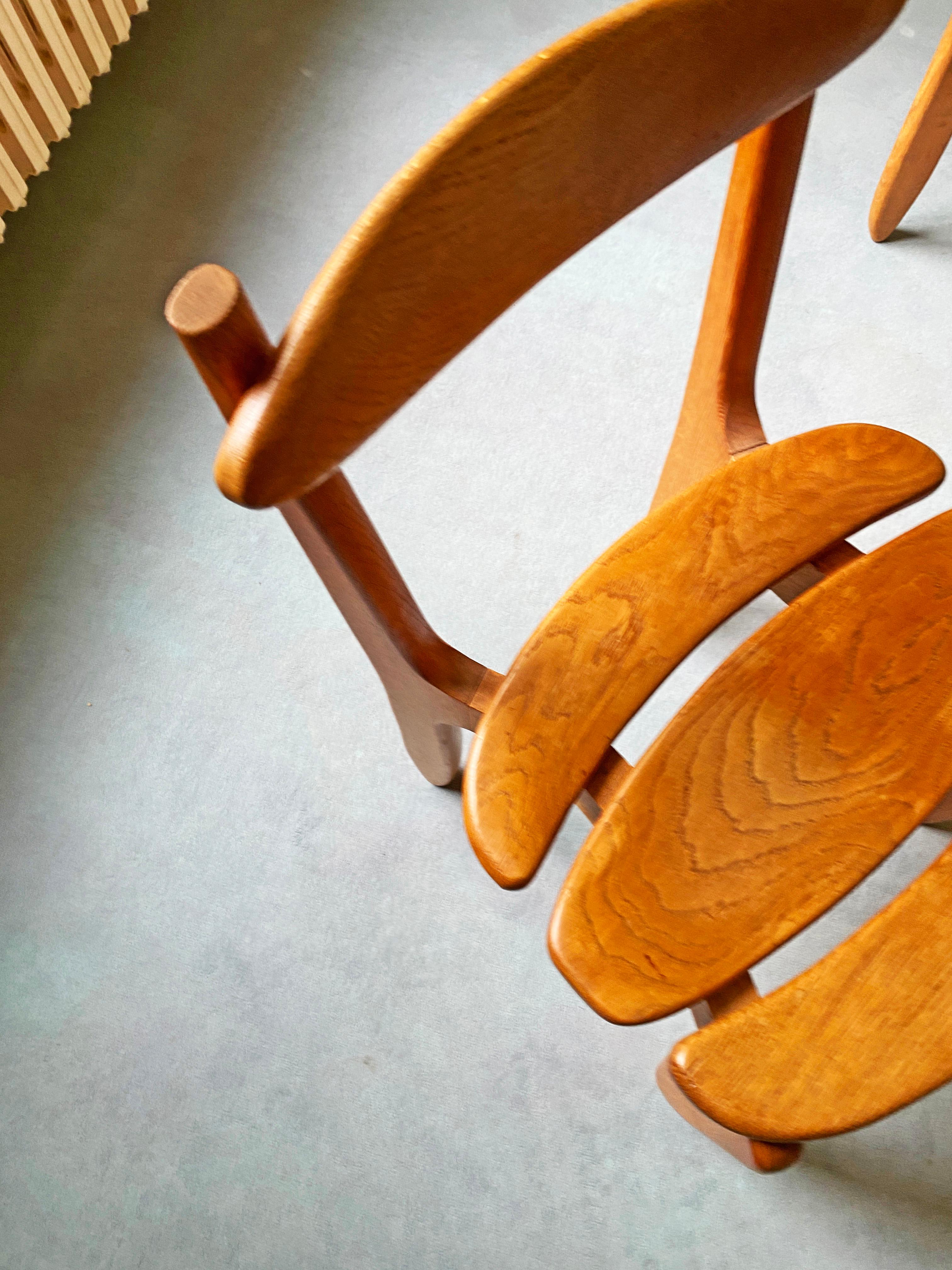 Guillerme et Chambron, Ensemble de 4 chaises en Oak, Edition Votre Maison, circa 1960 Bon état - En vente à Mouscron, WHT