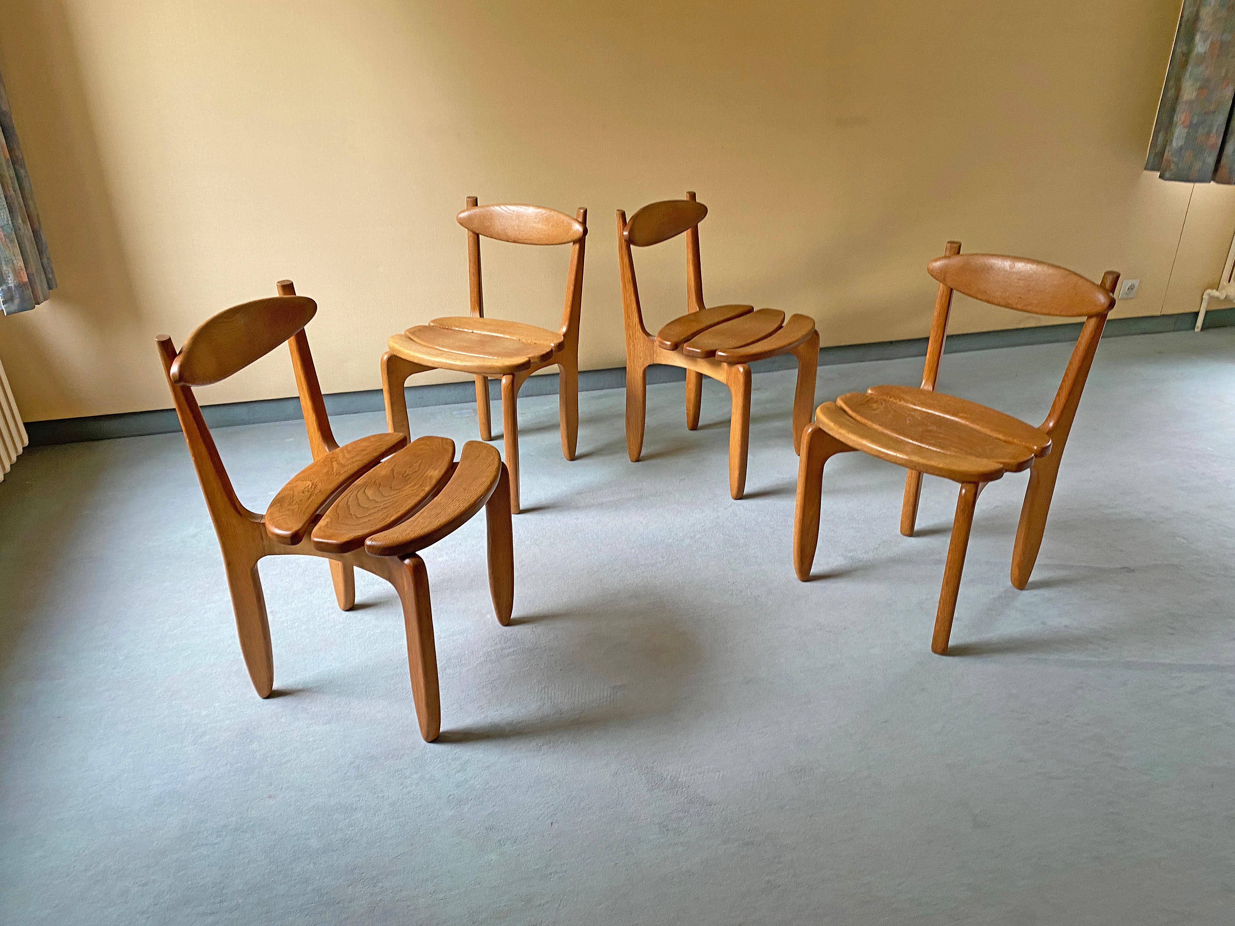 20ième siècle Guillerme et Chambron, Ensemble de 4 chaises en Oak, Edition Votre Maison, circa 1960 en vente