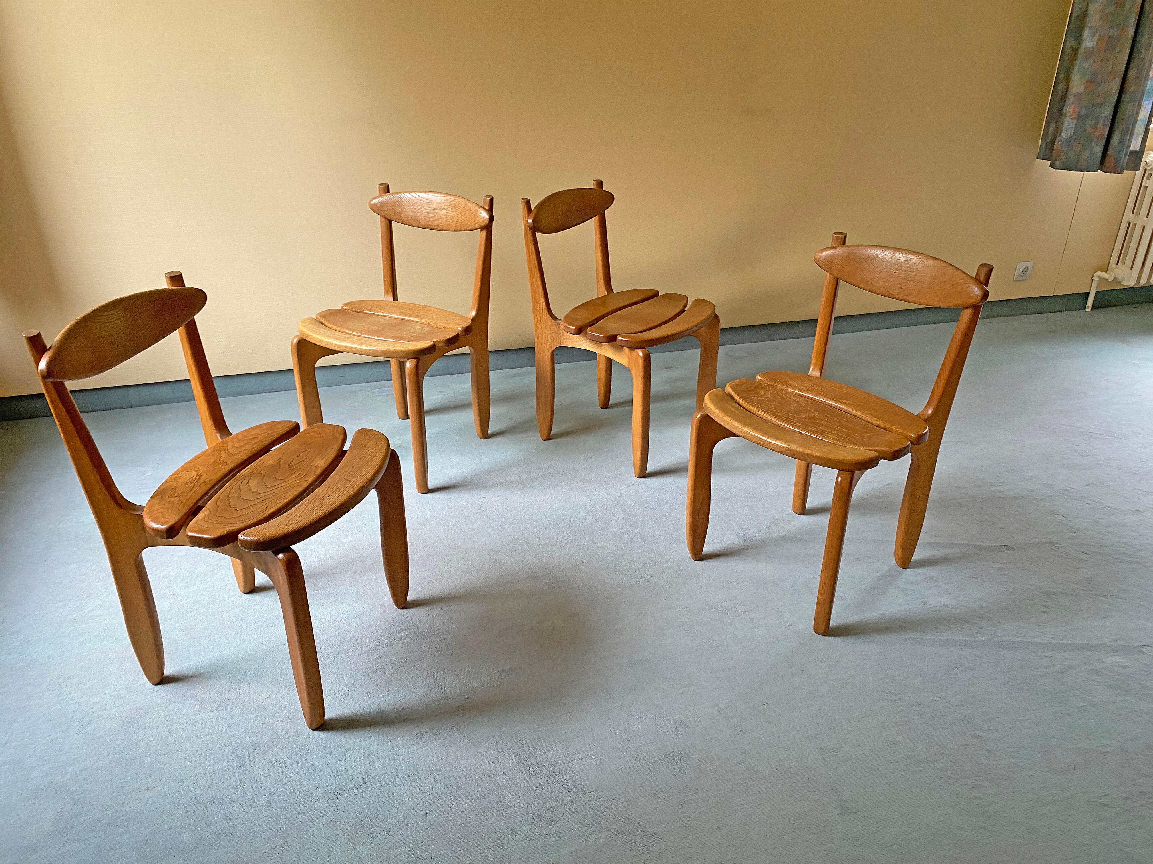 Guillerme et Chambron, Ensemble de 4 chaises en Oak, Edition Votre Maison, circa 1960 en vente 1