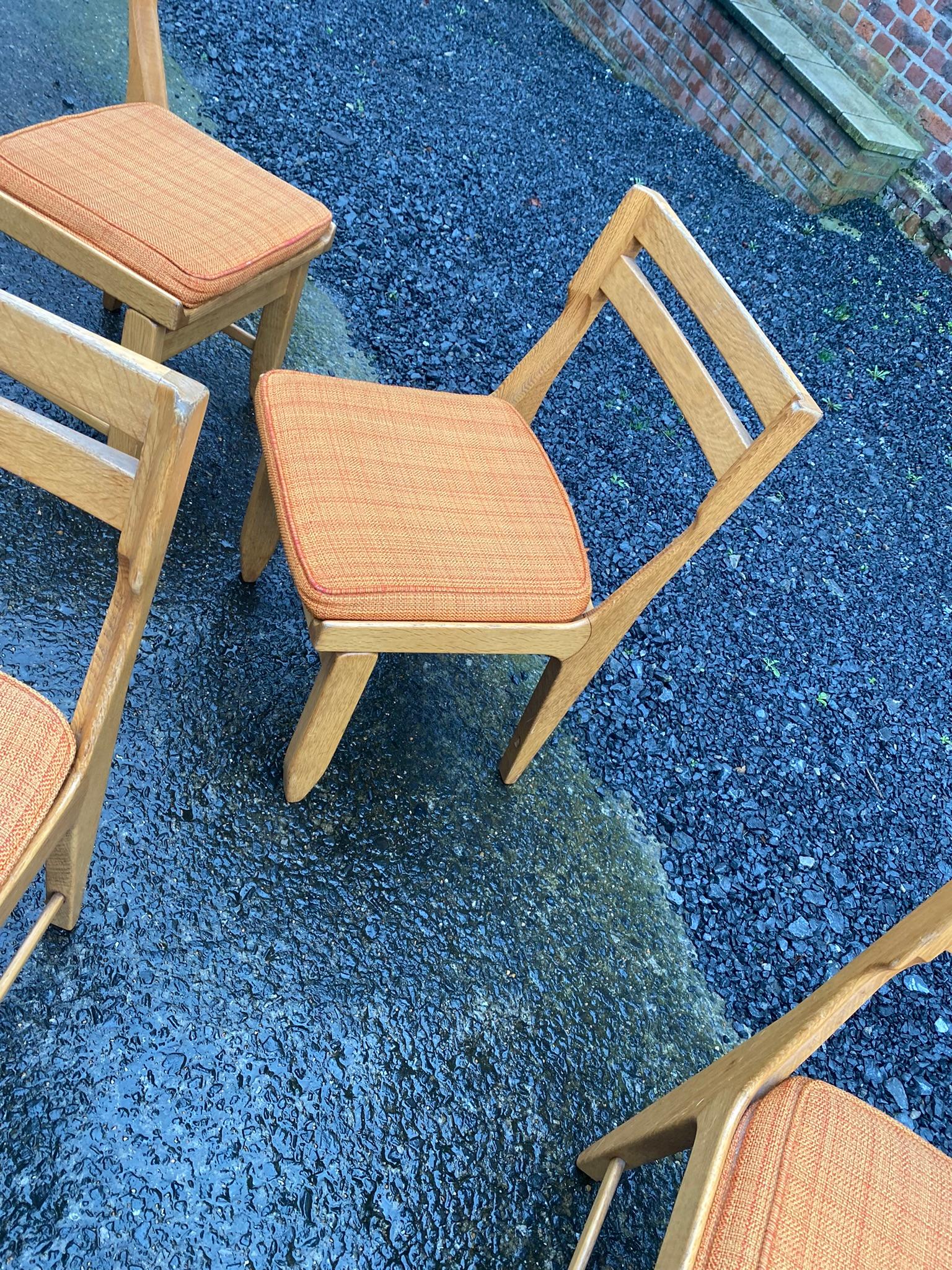 Guillerme et Chambron, ensemble de 6 chaises en chêne, Édition Votre Maison, 1970 en vente 3
