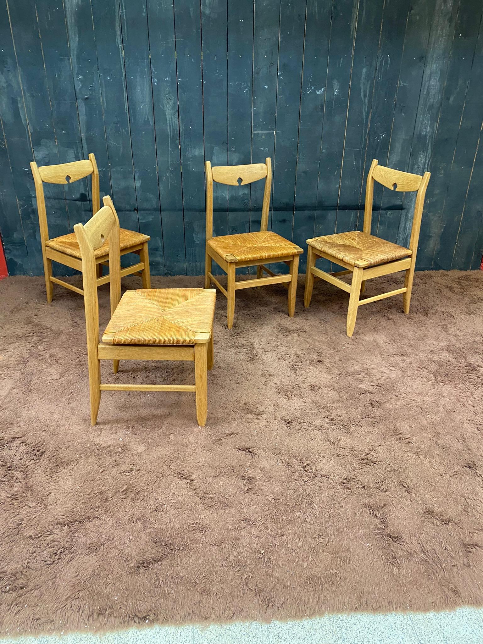 Guillerme et Chambron SET OF 4 chairs Edition Votre Maison, circa 1970.
Wood and straws are in good condition.