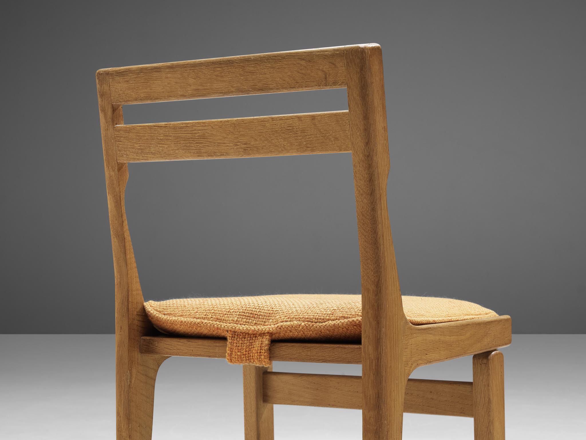 Guillerme & Chambron Set of Eight Bicolor Dining Chairs in Oak In Good Condition In Waalwijk, NL