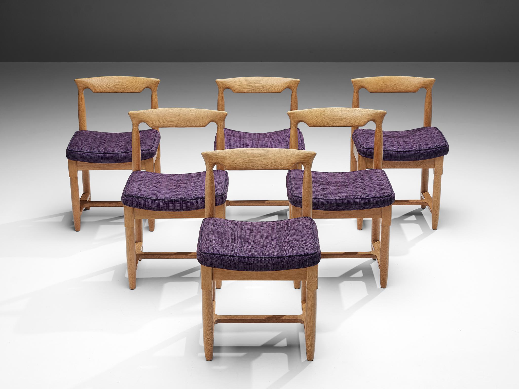 Guillerme et Chambron for Votre Maison, set of six dining chairs, oak, France, 1960s

Beautifully shaped chairs in oak by French designer duo Jacques Chambron and Robert Guillerme. These dining chairs show beautiful lines in every element. The