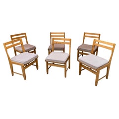 Guillerme et Chambron, Conjunto de seis sillas de roble, Edición Votre Maison, hacia 1970