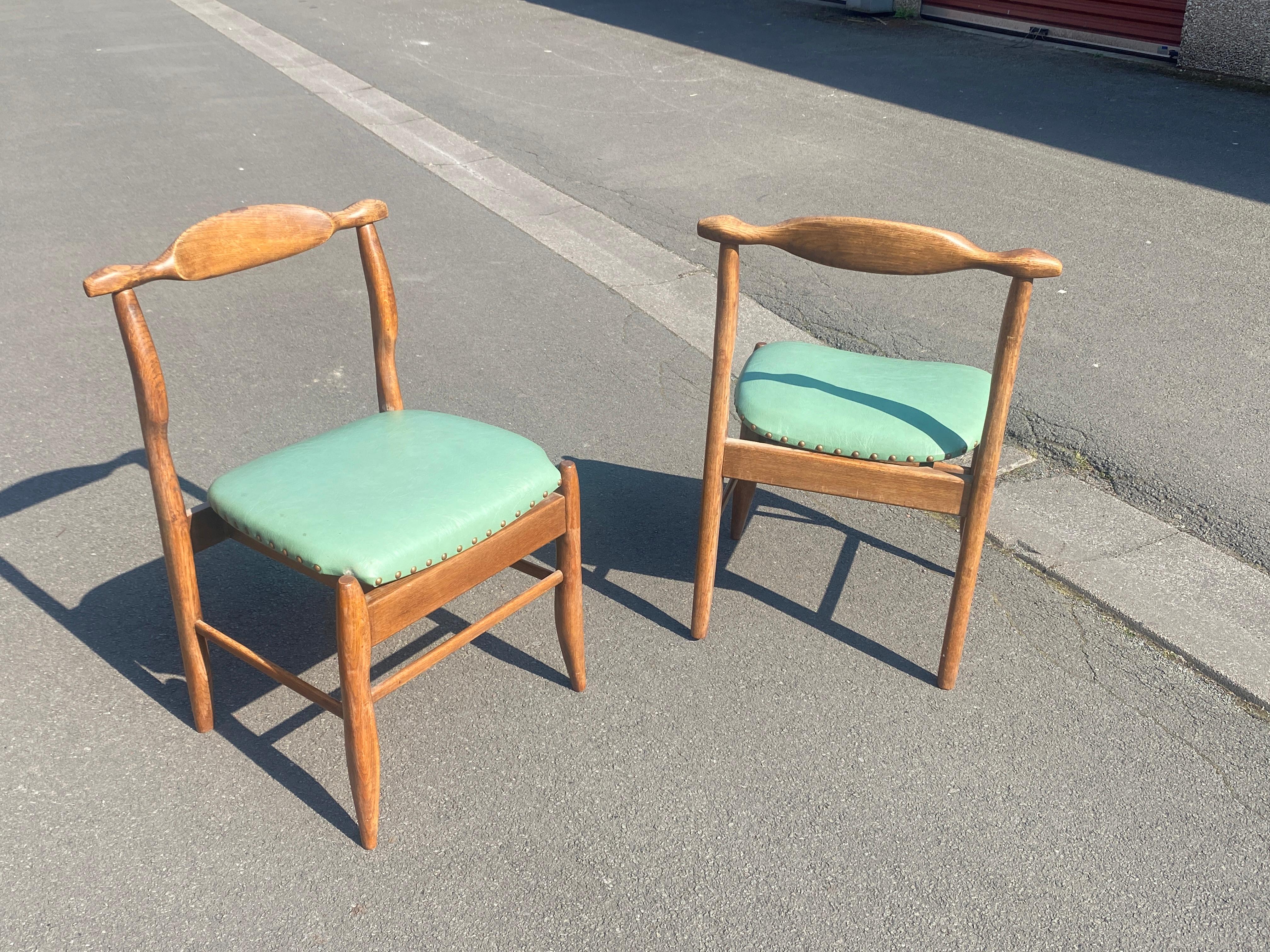 Chêne Guillerme et Chambron, ensemble de six chaises en chêne, modèle Fumay.  Edition Votre Maison en vente