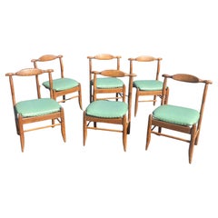 Guillerme et Chambron, ensemble de six chaises en chêne, modèle Fumay.  Edition Votre Maison