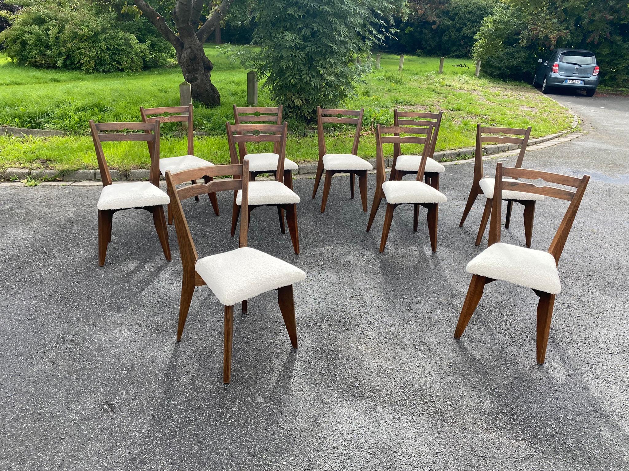Laine Guillerme et Chambron, ensemble de dix chaises en chêne. Edition Votre Maison, vers 1970. en vente