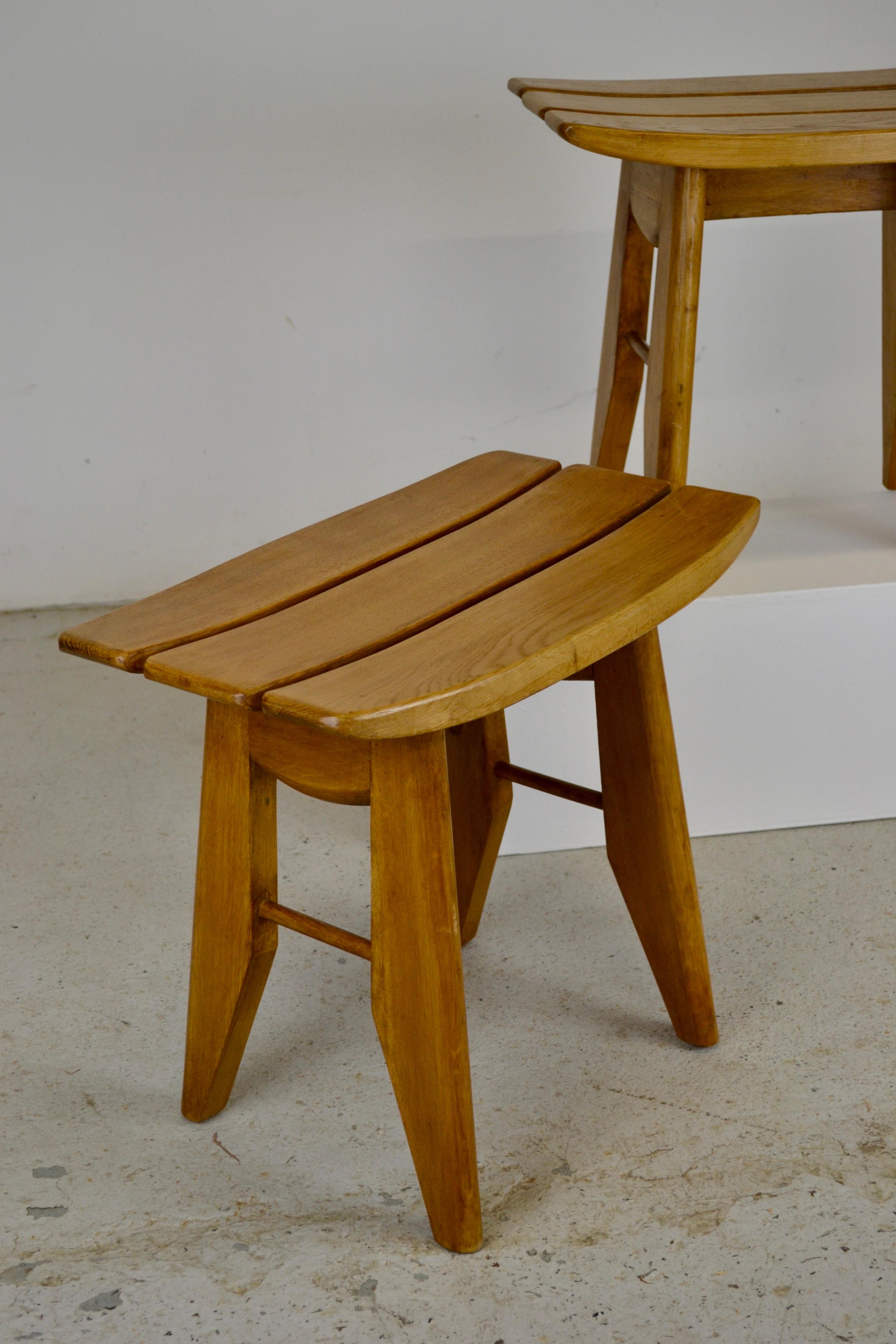 Guillerme et Chambron Set of Two Solid Oak Stools, France, 1960s In Good Condition For Sale In SOTTEVILLE-LÈS-ROUEN, FR