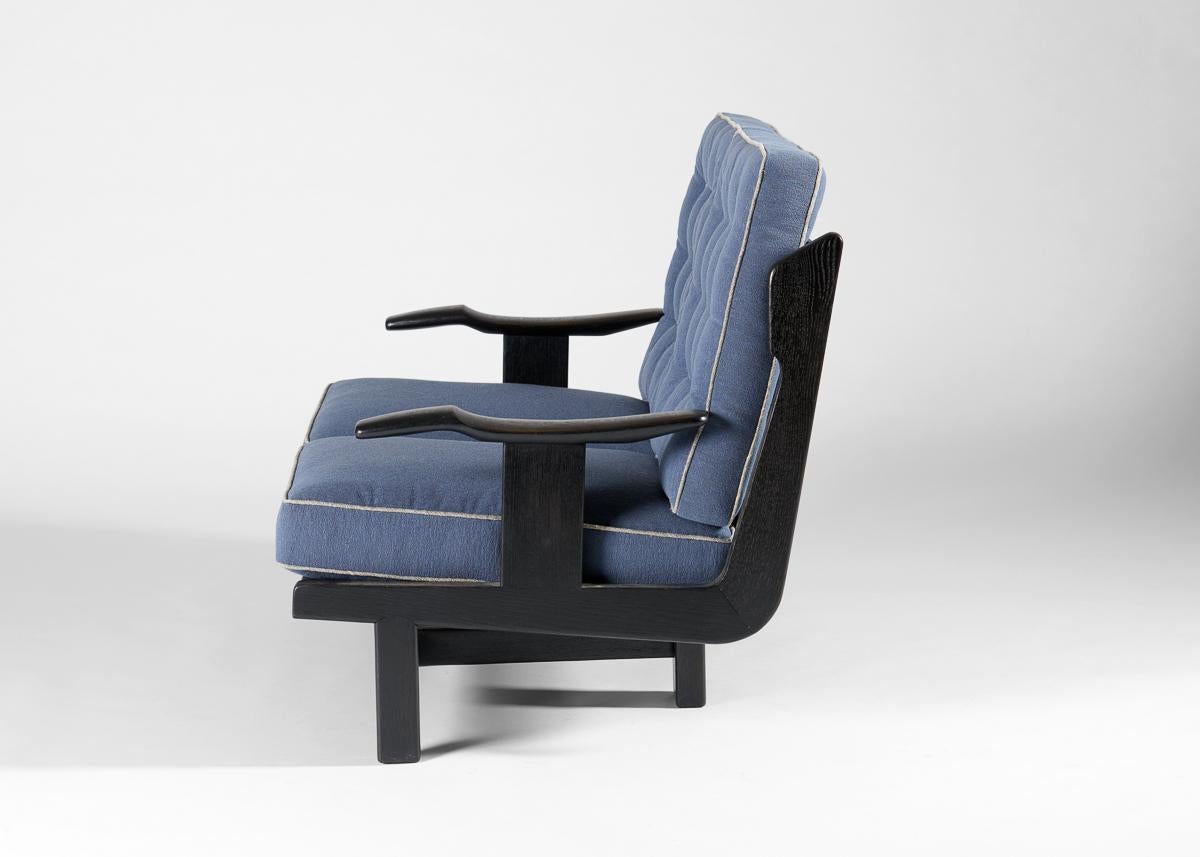 Ébénisé Guillerme et Chambron, canapé et paire de fauteuils, France, années 1960 en vente