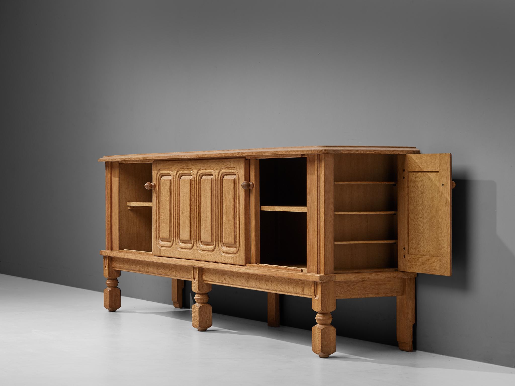 Guillerme et Chambron for Votre Maison, credenza, oak, brass, France, 1960s

Characteristic sideboard in solid oak. This cabinet holds the characteristics of the French designer duo Jacques Chambron and Robert Guillerme. As many of the furniture