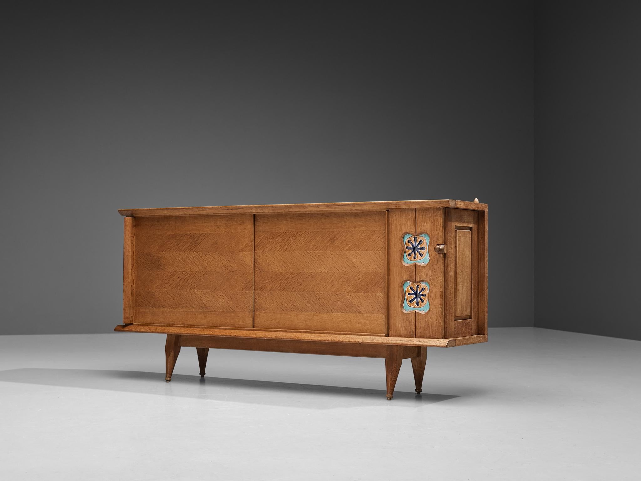 Guillerme et Chambron for Votre Maison, credenza, oak, ceramic tiles, France, 1960s

Characteristic sideboard in solid oak. This cabinet holds all the characteristics of the French designer duo Jacques Chambron and Robert Guillerme. As many of the