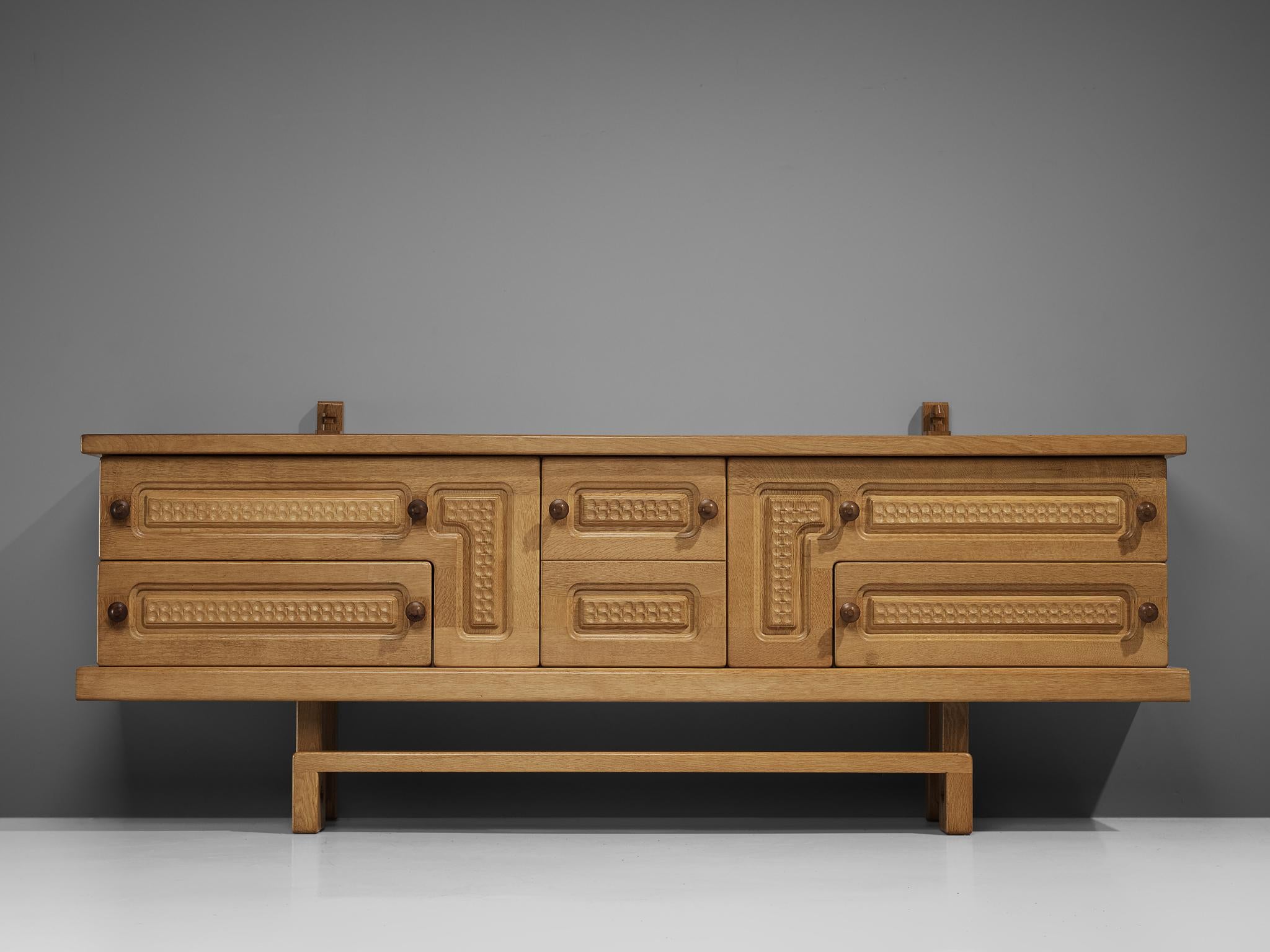 Guilerme et Chambron for Votre Maison, sideboard, in oak, France, 1960s.

Characteristic sideboard in solid oak that holds the characteristics of the French designer duo Jacques Chambron and Robert Guillerme. As many of the furniture designed by