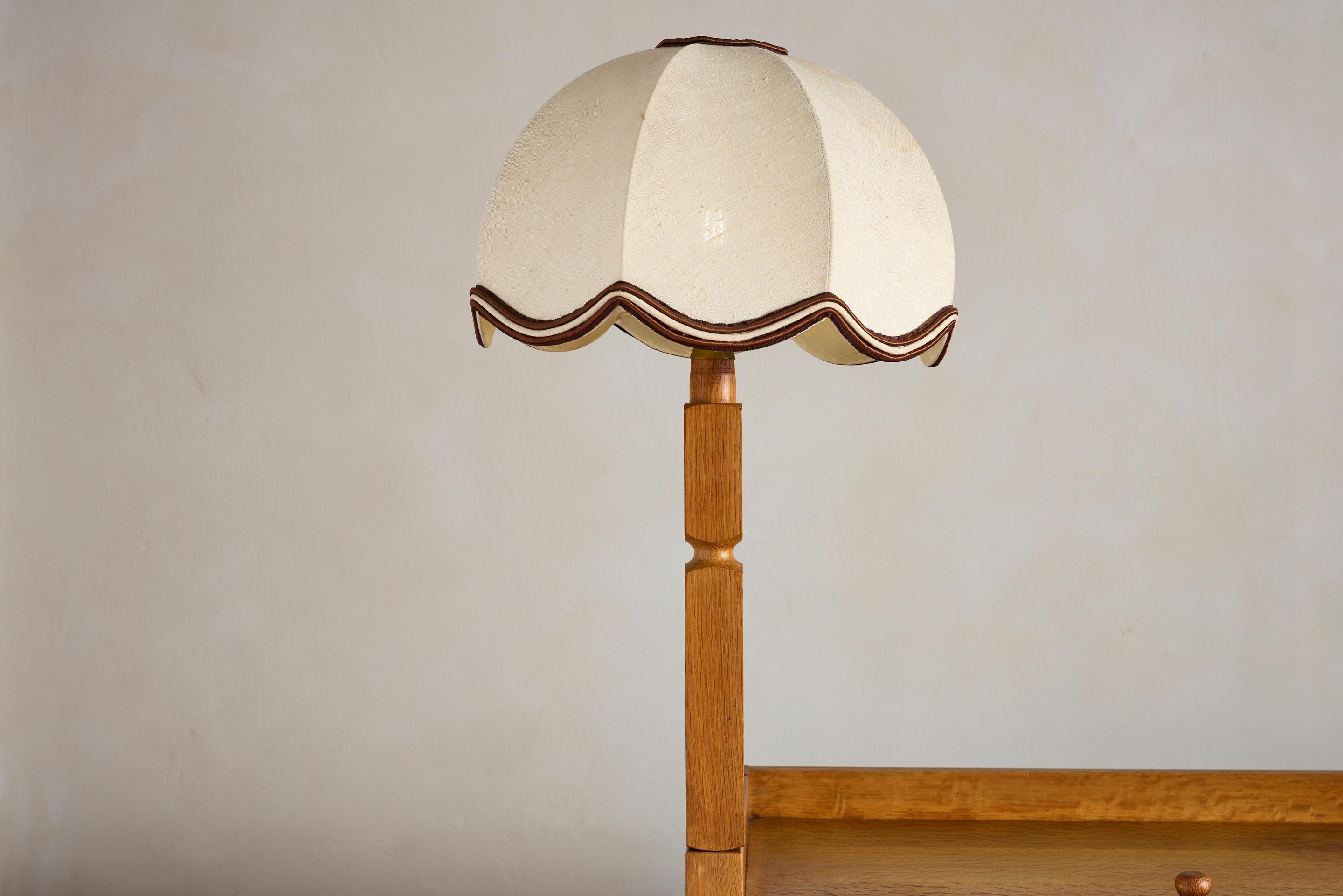 Guillerme et Chambron Sideboard with Lamp For Sale 9