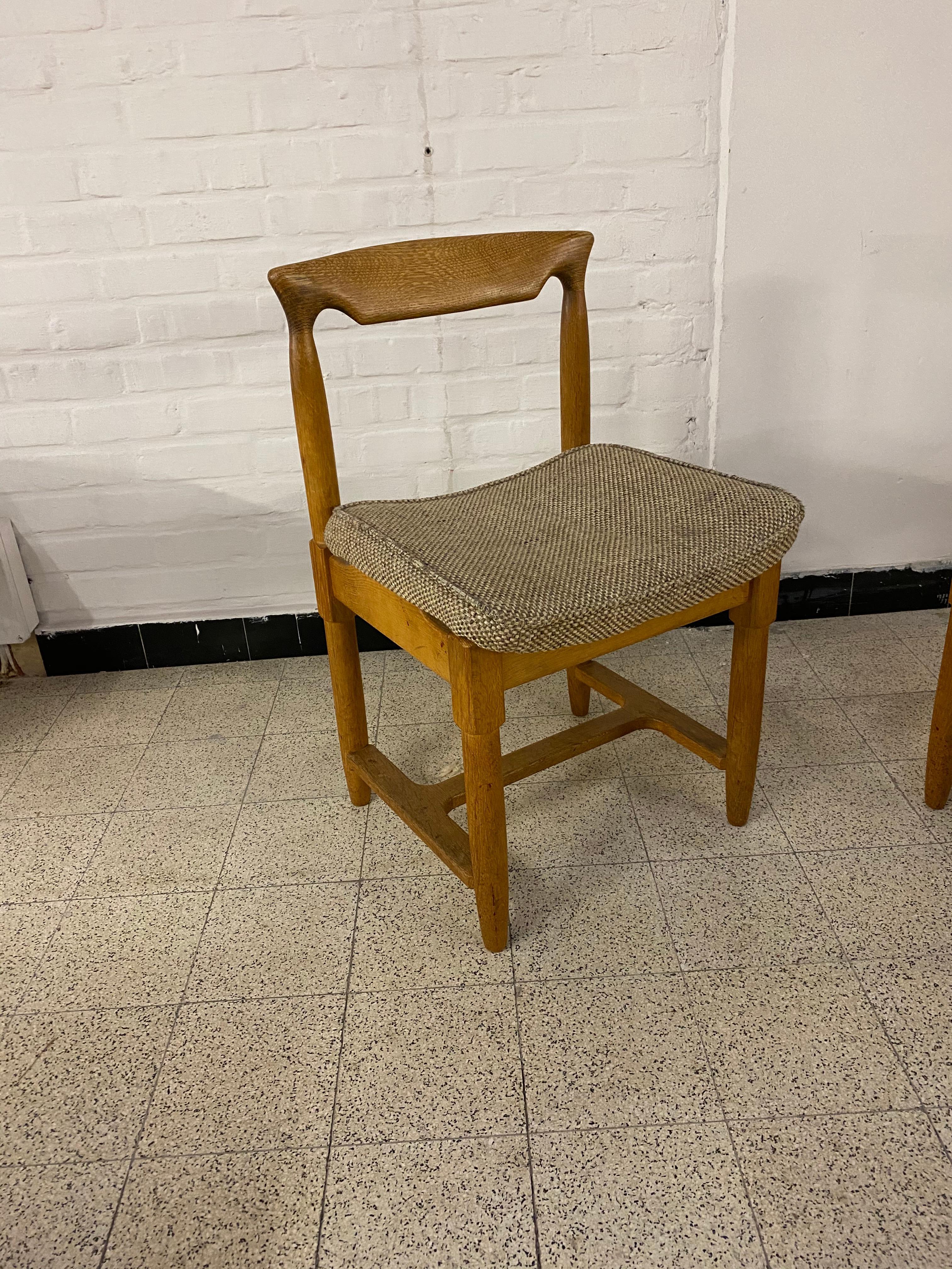 20ième siècle Six chaises en chêne Guillerme et Chambron, Édition Votre Maison, vers 1970 en vente