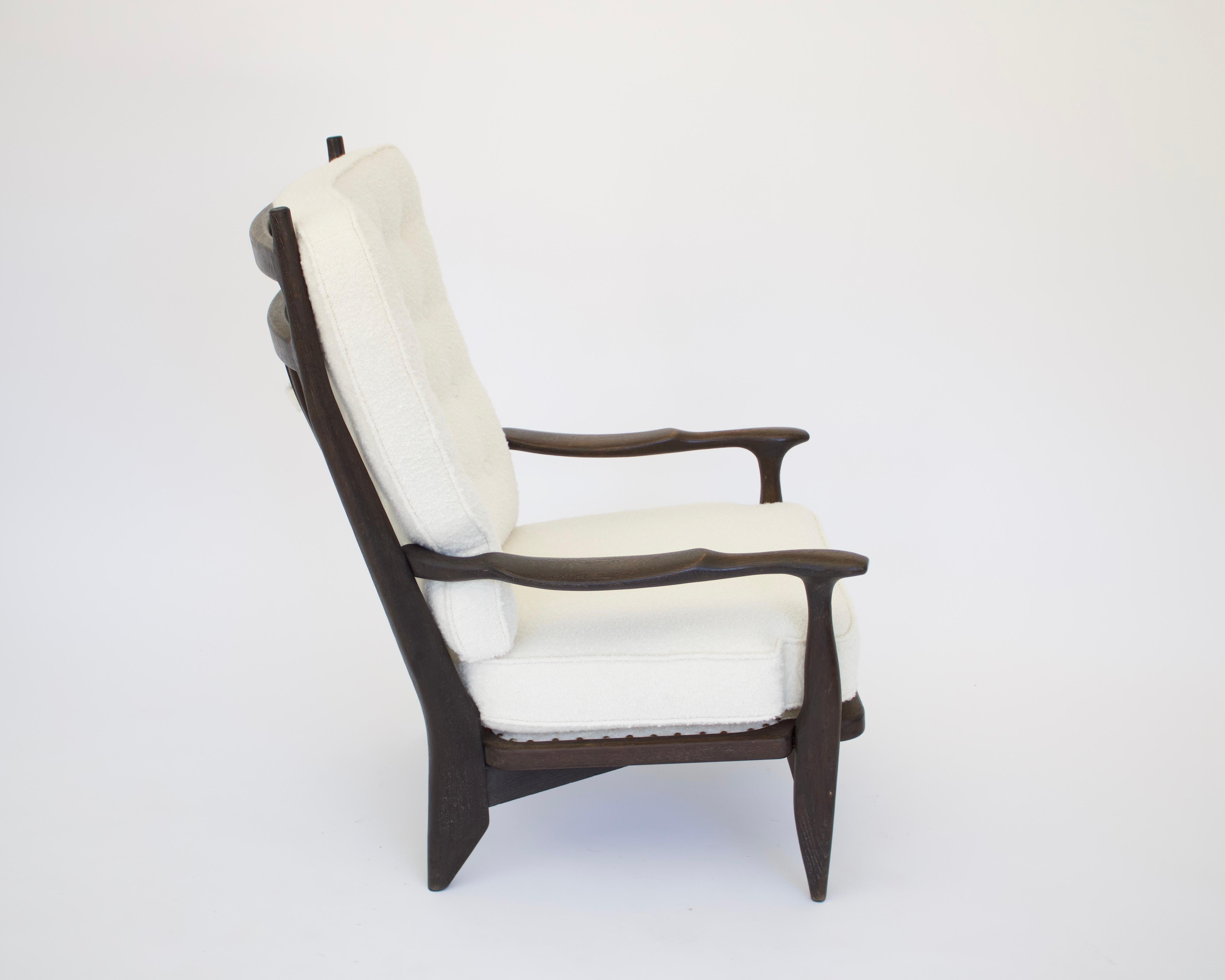 Mid-Century Modern Fauteuil de salon Edouard en chêne français teinté noir à brun Guillerme et Chambron en vente