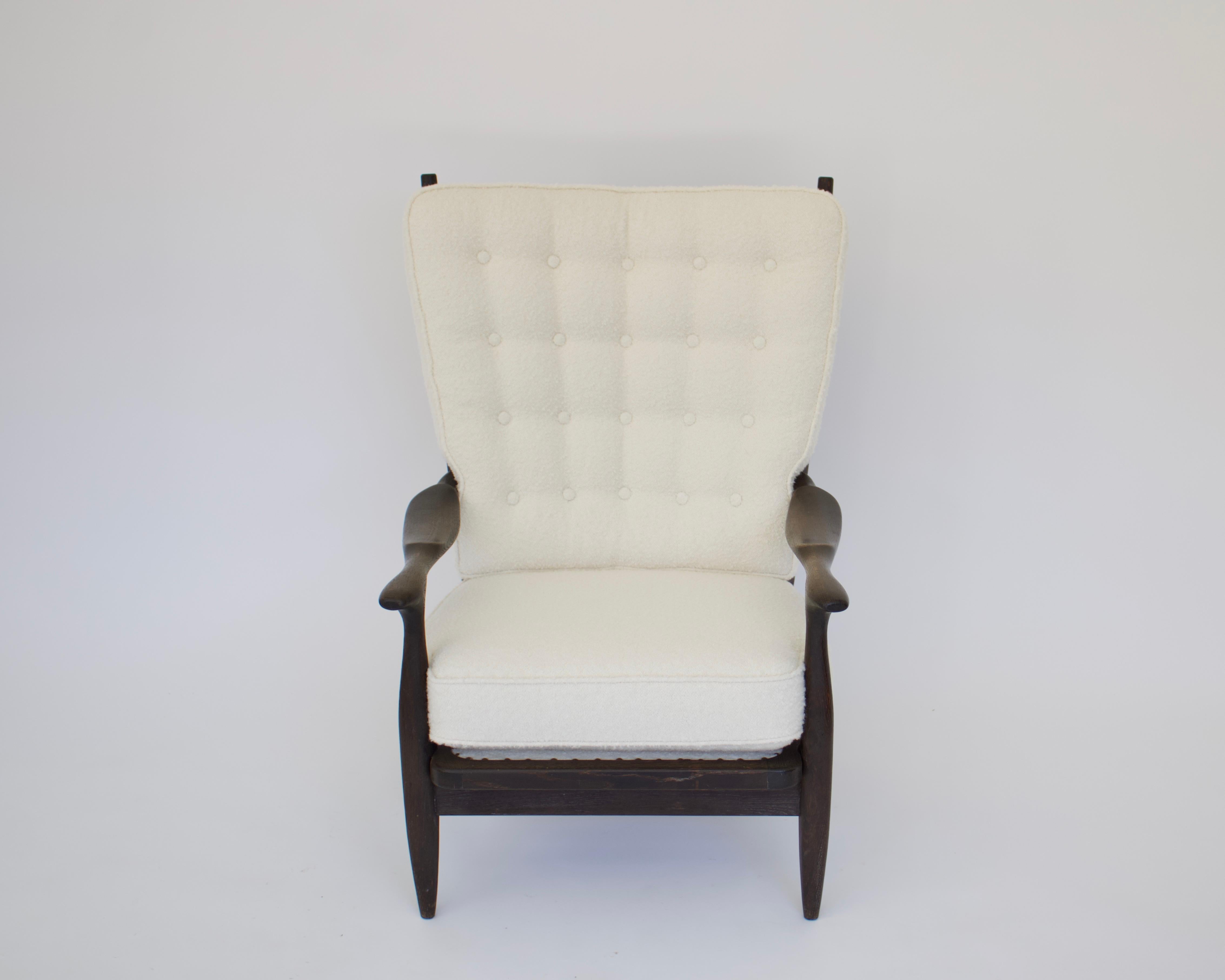 Tappezzeria Sedia da salotto Edouard di Oak francese macchiata di nero e marrone di Guillerme et Chambron in vendita
