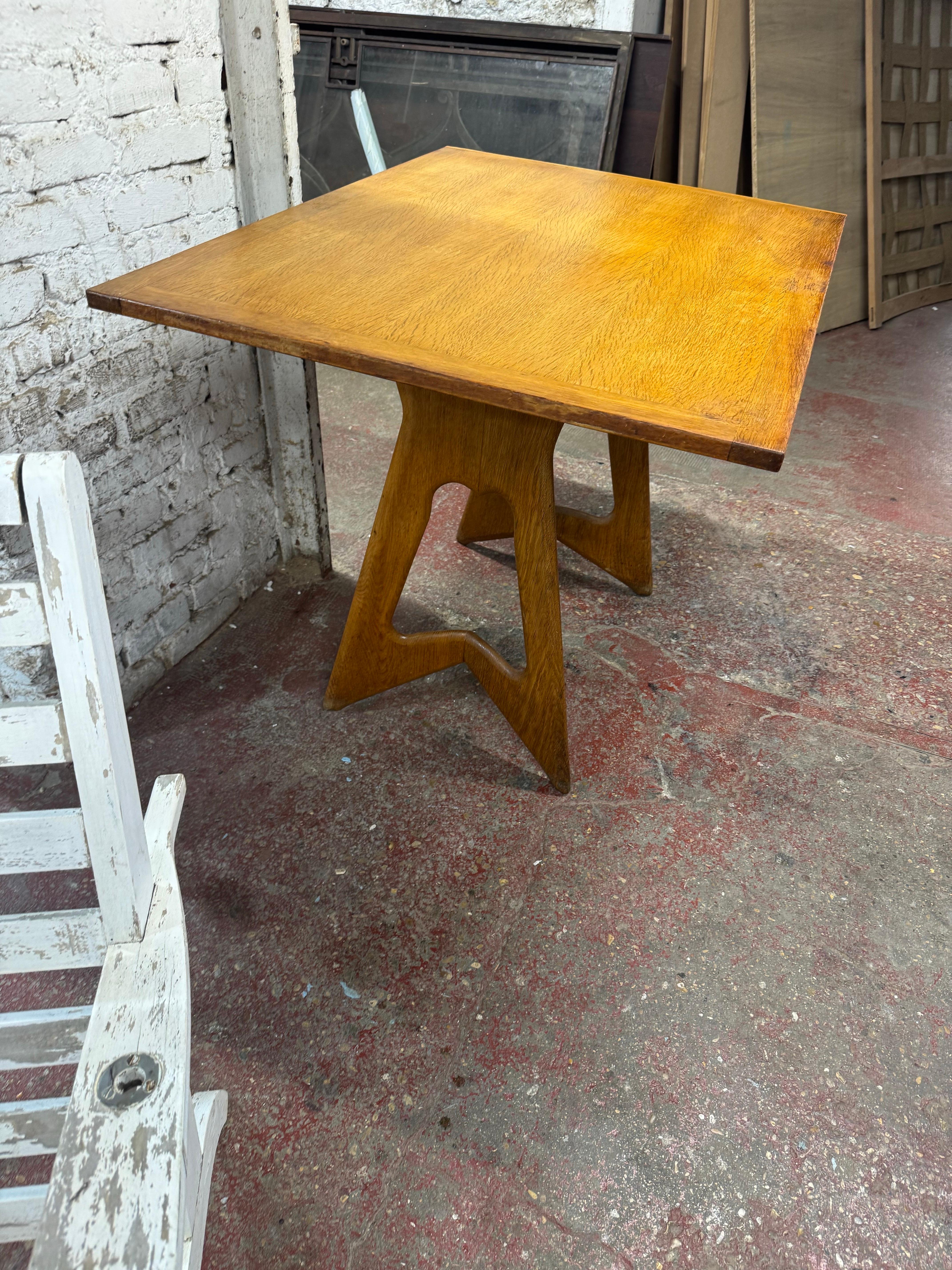 Guillerme et Chambron table in oak (Moderne) im Angebot
