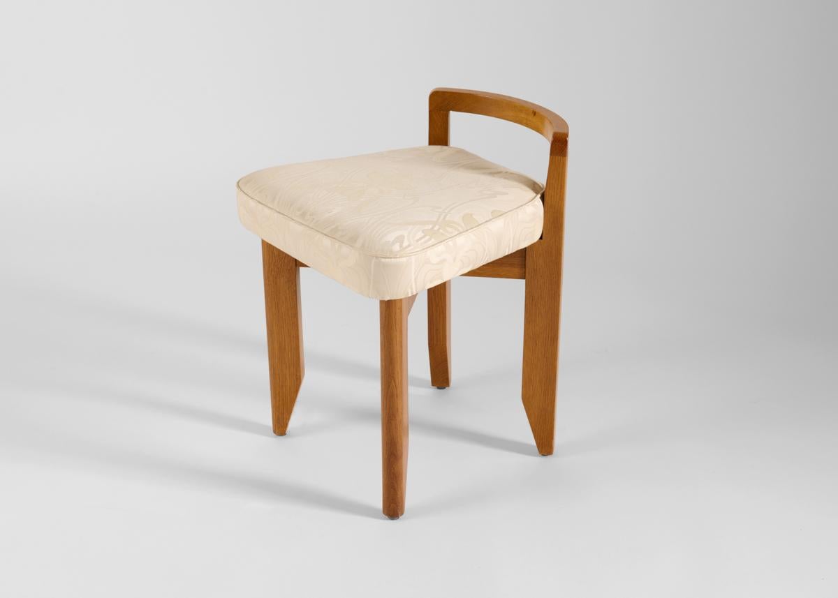 Guillerme et Chambron, Tabouret Rubercrin, Pair of Oak Stools, France, c. 1960 In Good Condition In New York, NY