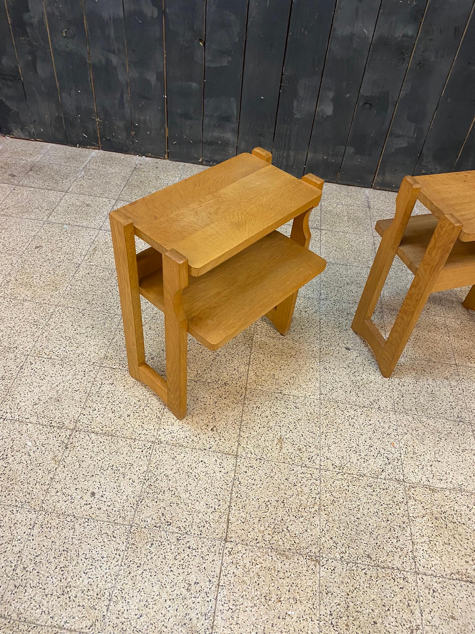 Guillerme et Chambron, Dos mesillas de noche de roble hacia 1970 ' Otro en venta
