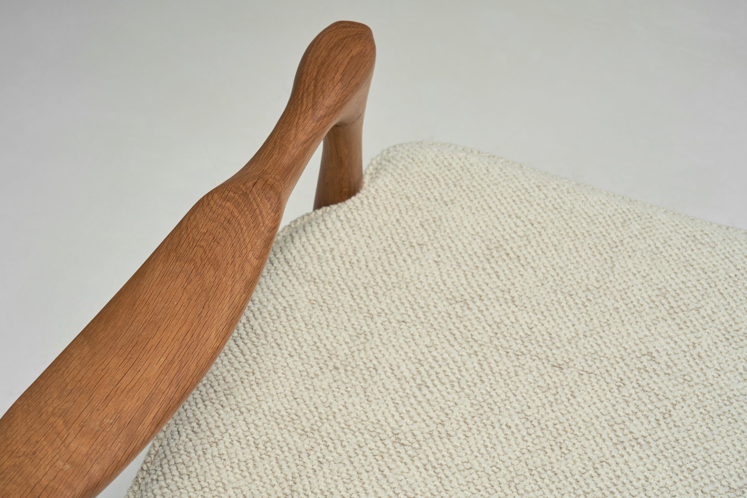 Canapé deux places en Oak Guillerme et Chambron pour Votre Maison, France 1960s en vente 7