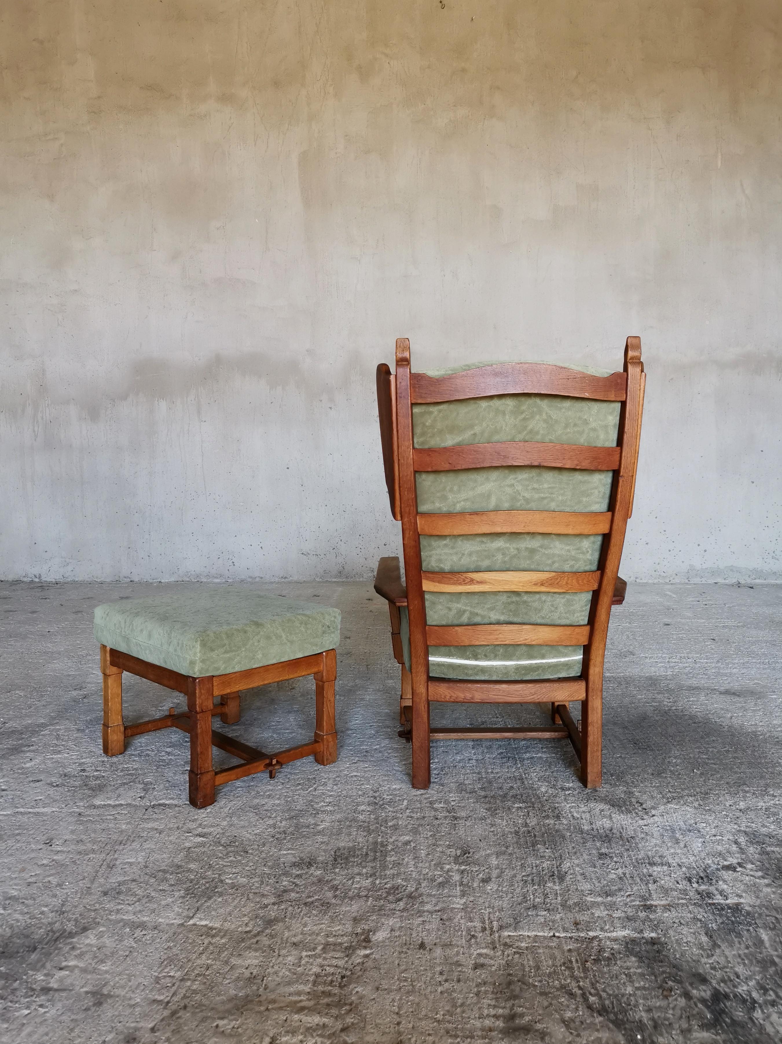 Sculptural Guillerme et Chambron Wingback Chair & Stool, in Solid Oak & Velvet. 
France 1960s

Well kept French Solid Oak Lounge Chair and Ottoman with Original green Velvet fabric and Glowing dark Oak Patina on both Chair and Stool. 

Vintage