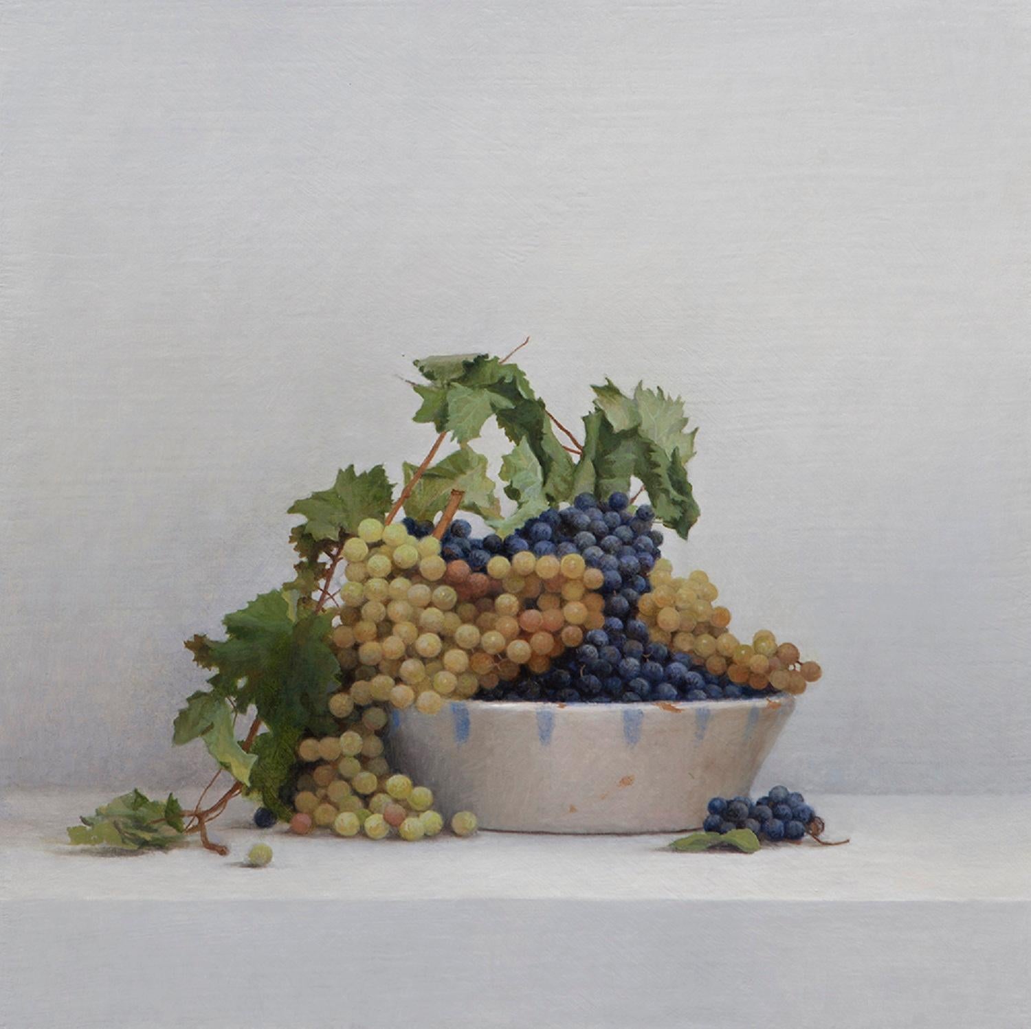 Guillermo Muñoz Vera Still-Life Painting - White and Black Grapes