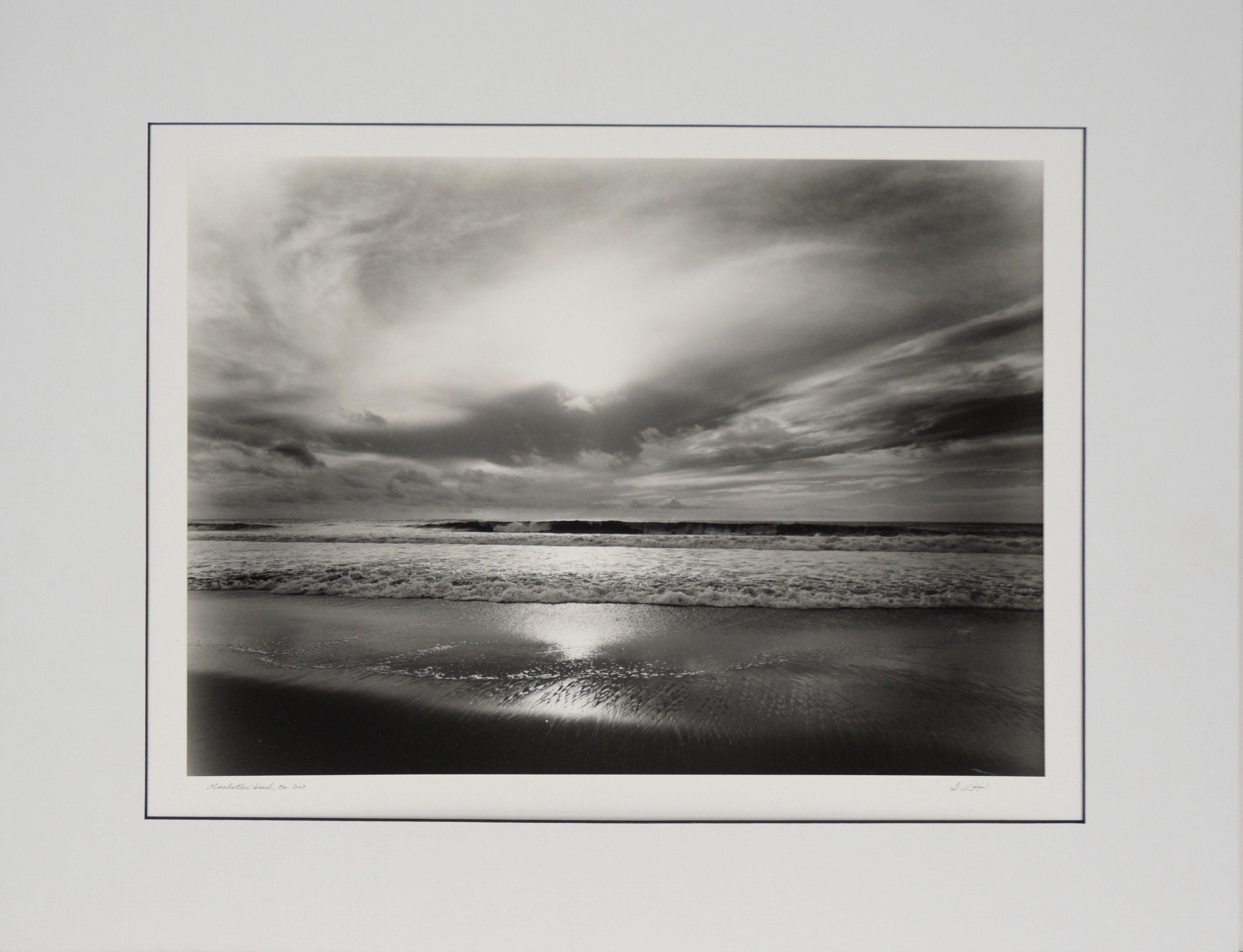 guillermo zuniga Landscape Photograph - Manhattan Beach, 2003 - Original Black and White Photograph