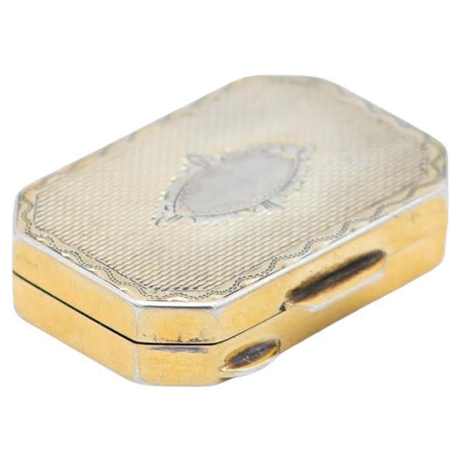 Portapillole in argento placcato oro Guilloche