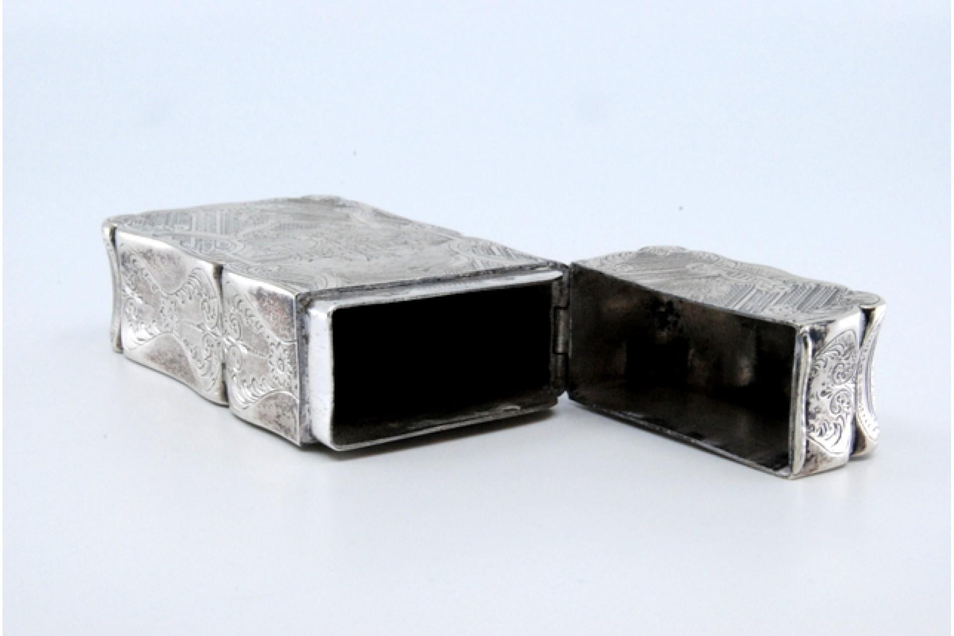 Guilloche silver cardboard box with engraved city motifs and wavy border For Sale 3