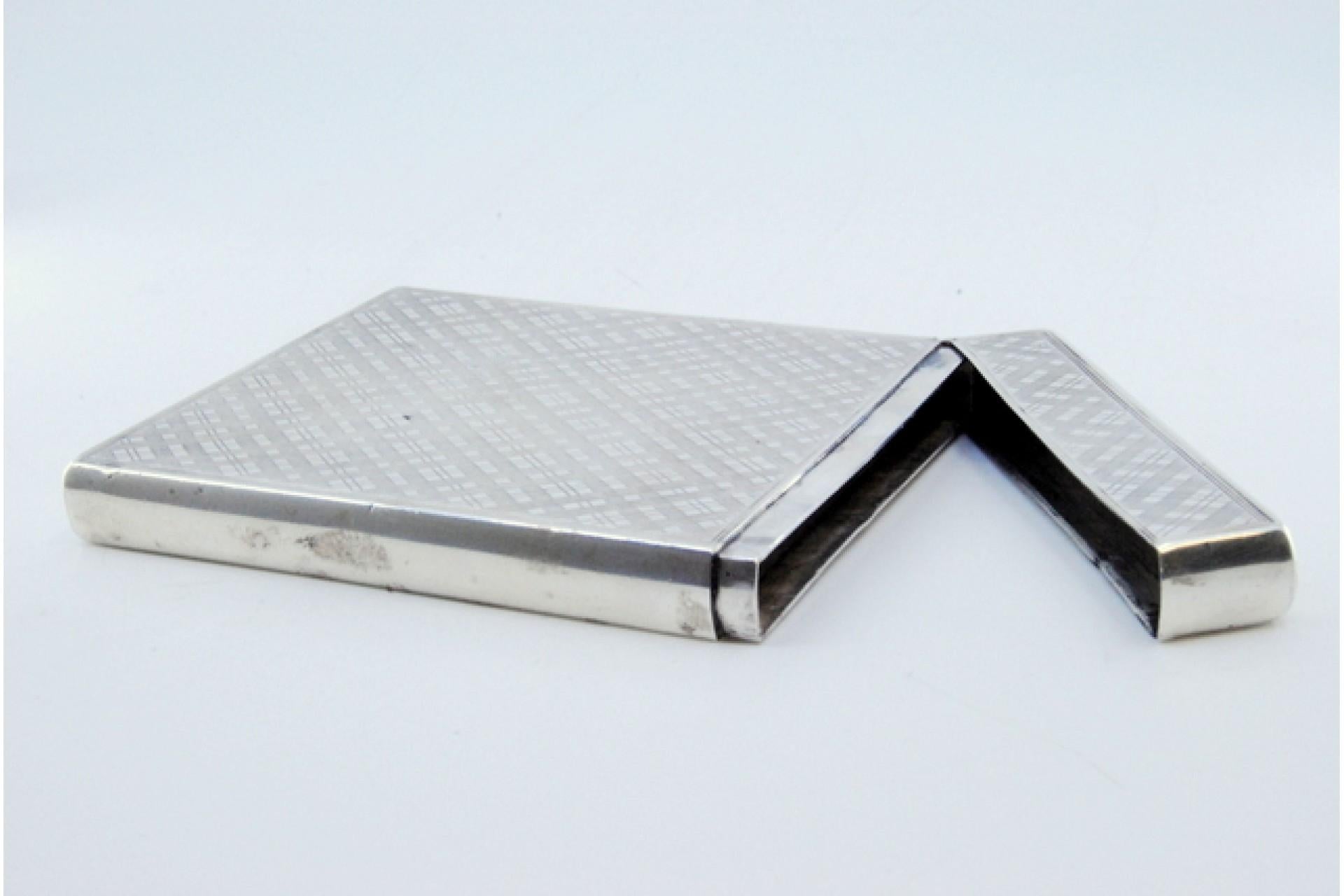 Silver Guilloche silver cartoner with central monogram card and hinged lid For Sale