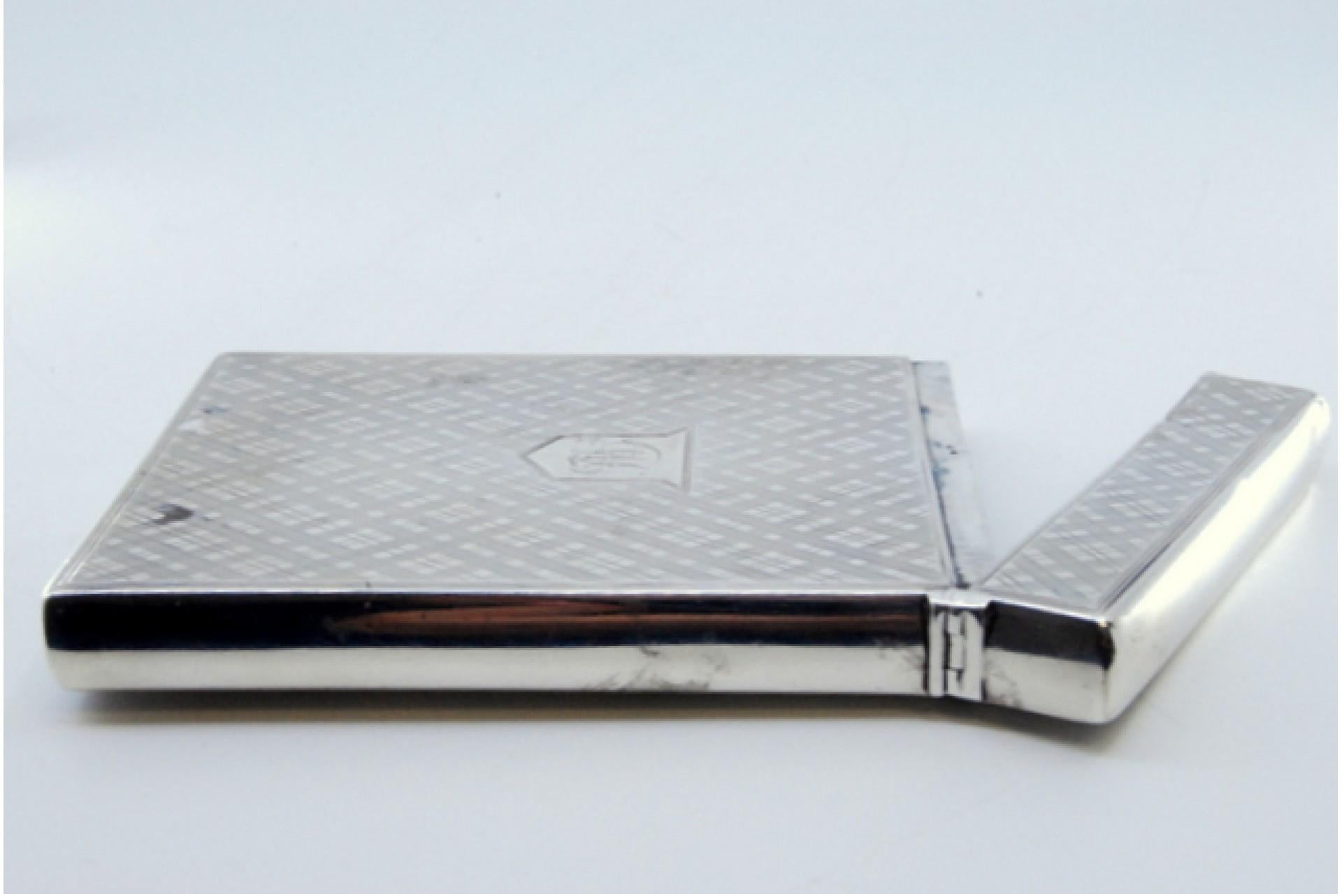 Guilloche silver cartoner with central monogram card and hinged lid For Sale 1