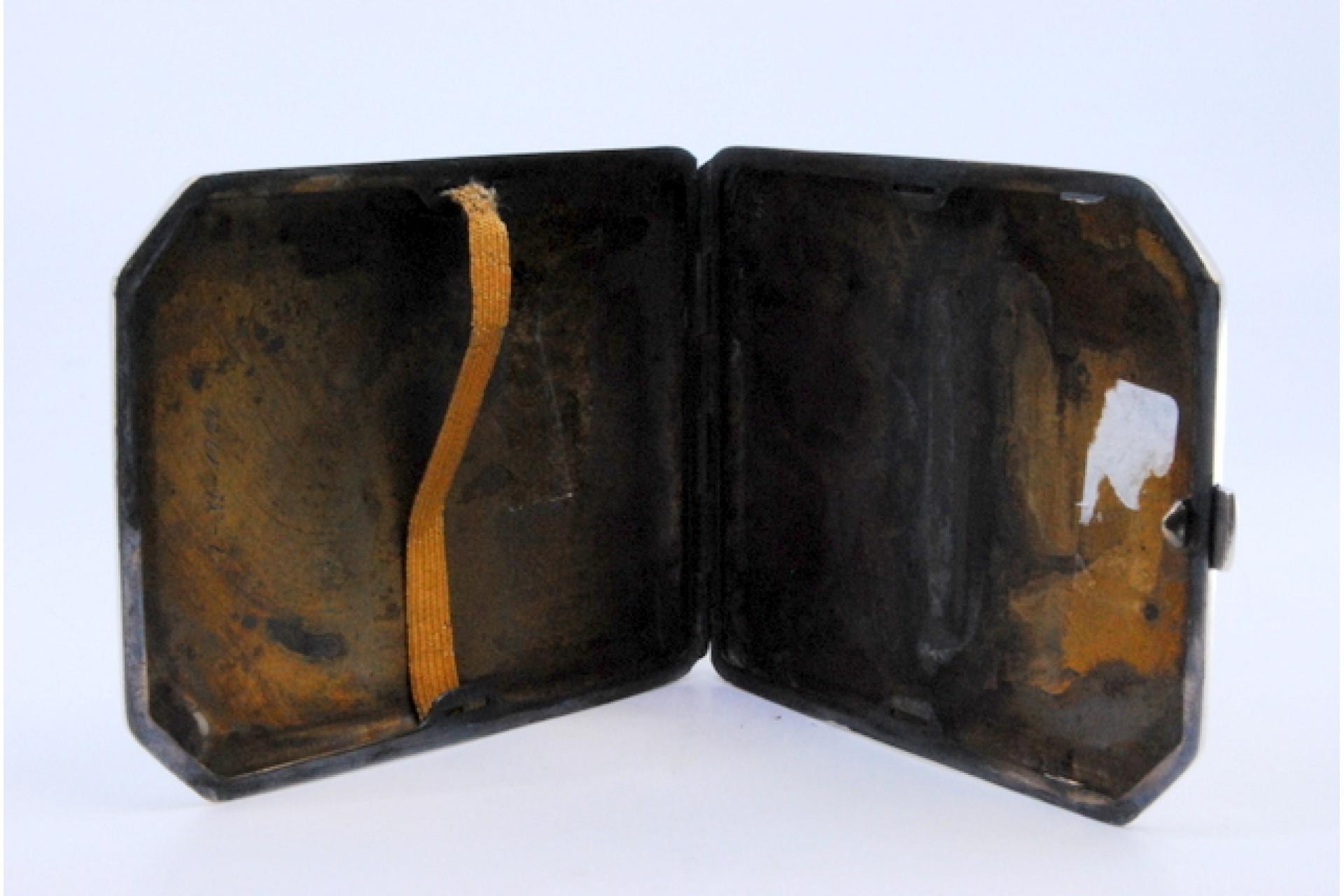 Guilloche silver case with beveled corners, monogram plate and hinged lid For Sale 2