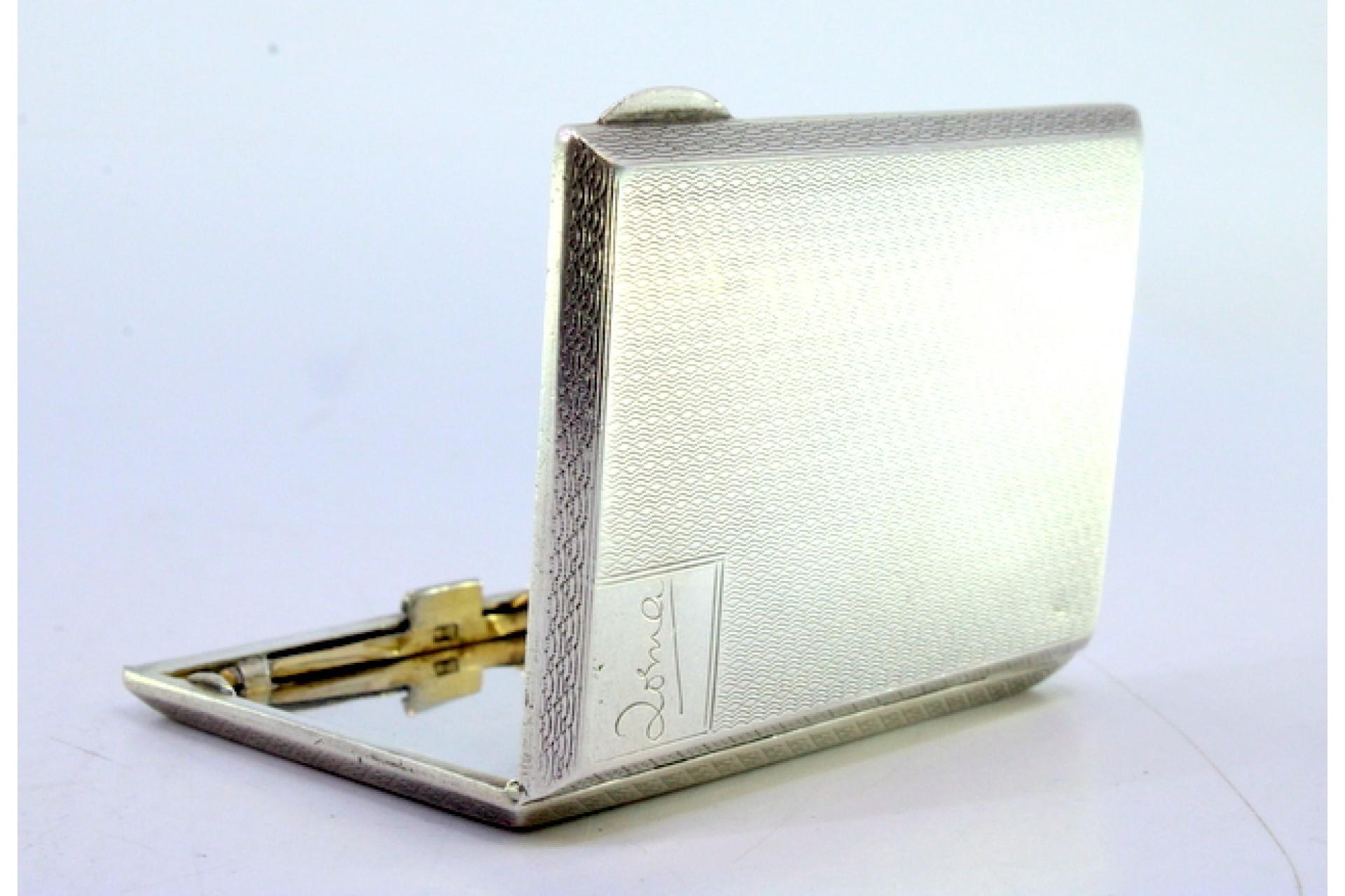 Guilloche silver case with spring closure, monogram plate and hinged lid In Good Condition For Sale In Porto, PT