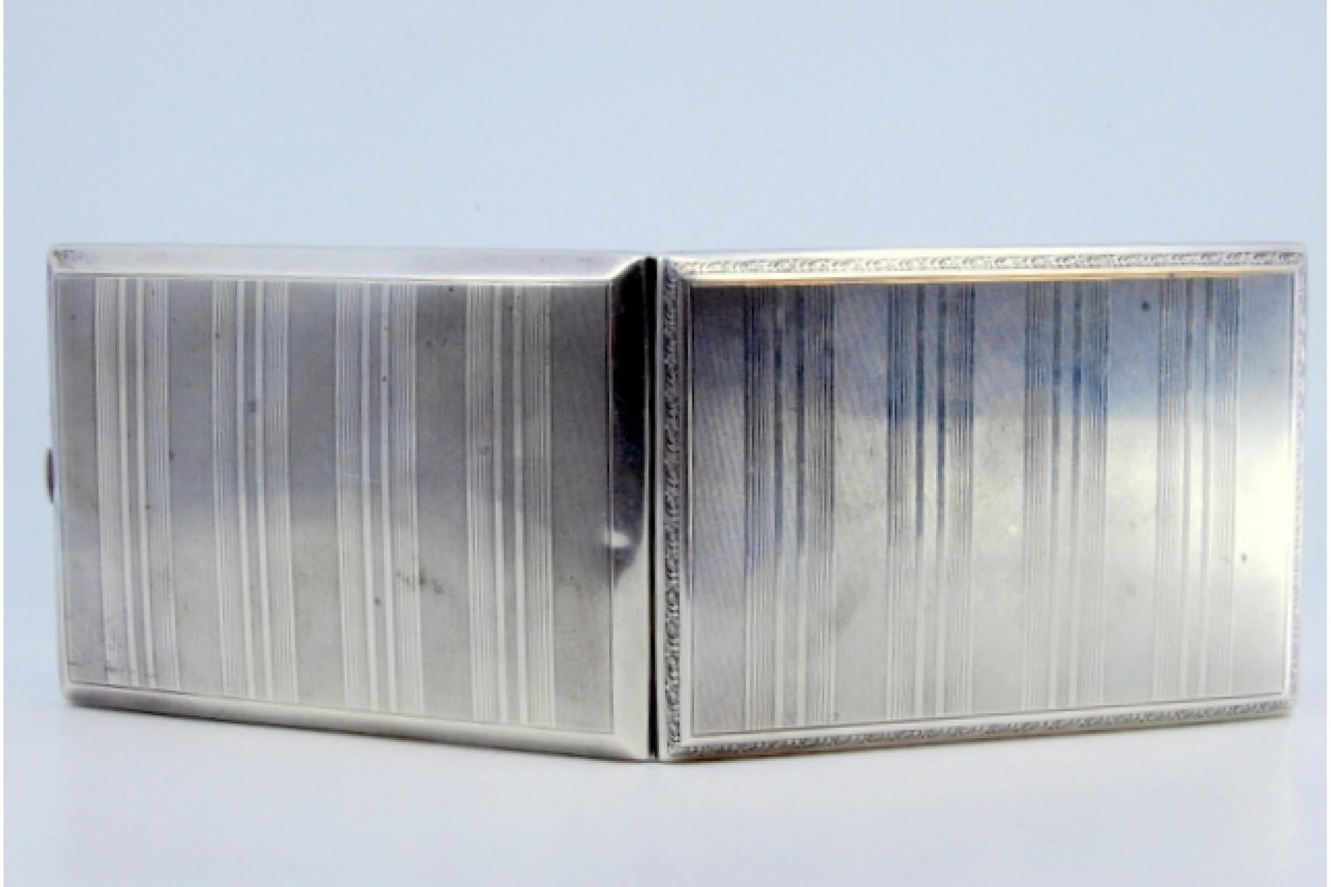 Guilloche silver case with top bands and edge friezes, hinged lid For Sale 1