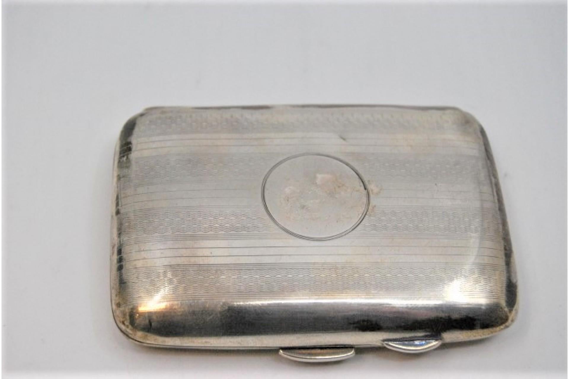 Description: Guilloche silver cigarette case with bands at the top surrounding a monogram card and a hinged lid. Metal: Silver. Origin: English. Brand: Birmingham. Weight: 53.92 grams. Dimensions: 6x8 grams. Content: 925/1000. Assay Mark: Yes, 1946.