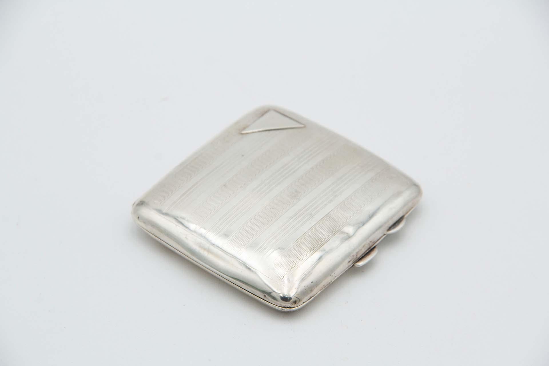 Description: Guilloche silver cigarette case with curved top bands and gold interior. Metal: Silver. Origin: English. Brand: Birmingham. Weight: 72.55 grams. Dimensions: 8.6cmx1.2cm. Content: 925/1000. Assay Mark: Yes, 1942 by J Gloster Ltd.