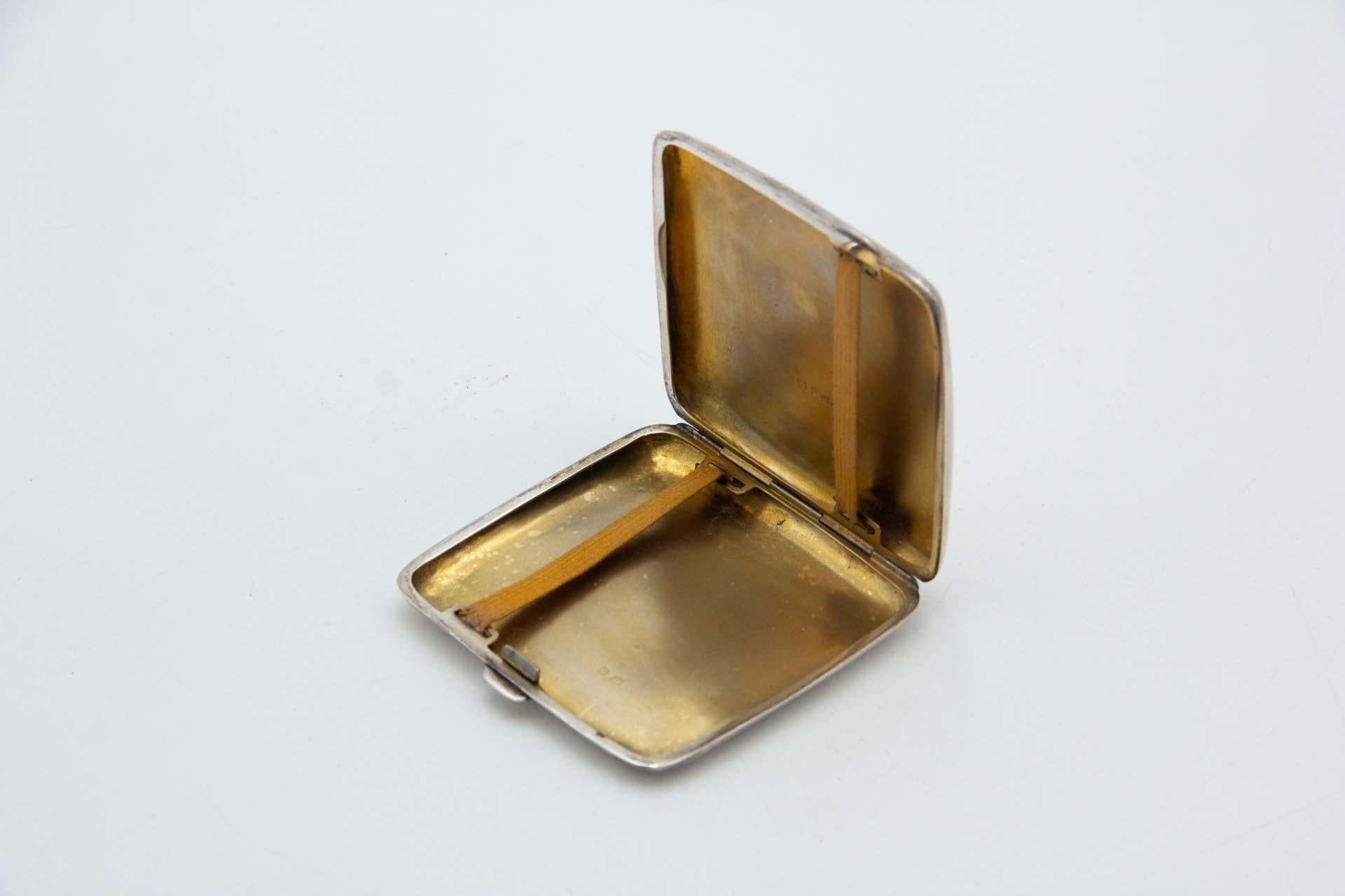 European Guilloche silver cigarette case with bands at the top For Sale