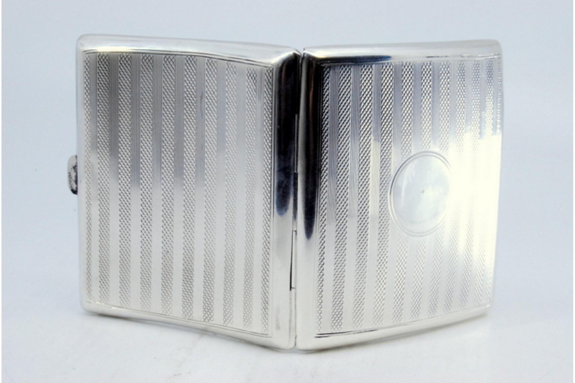 Guilloche silver cigarette case with curved bands at the top and hinged lid For Sale 1