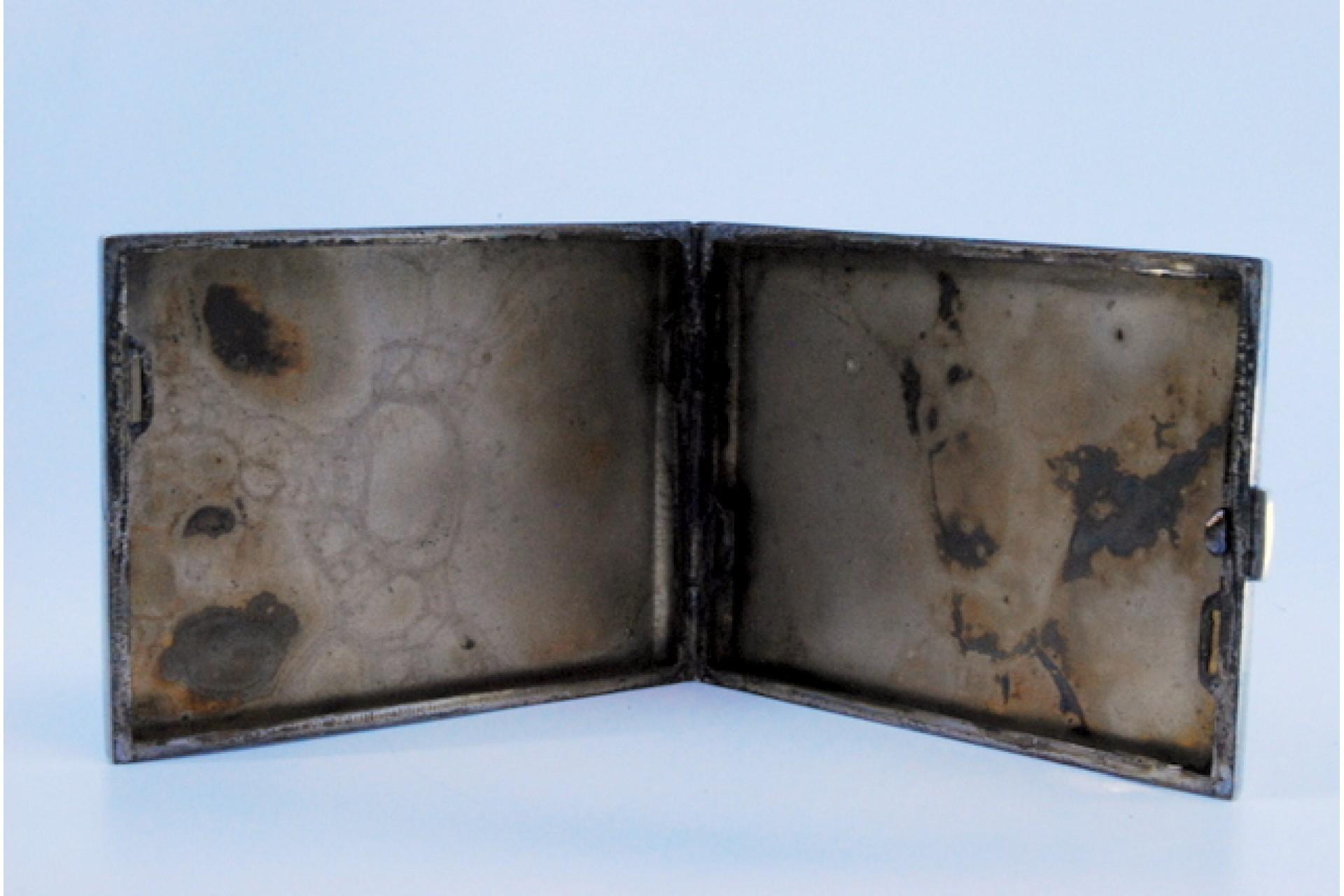 20th Century Guilloche silver cigarette case with gold interior and hinged lid For Sale