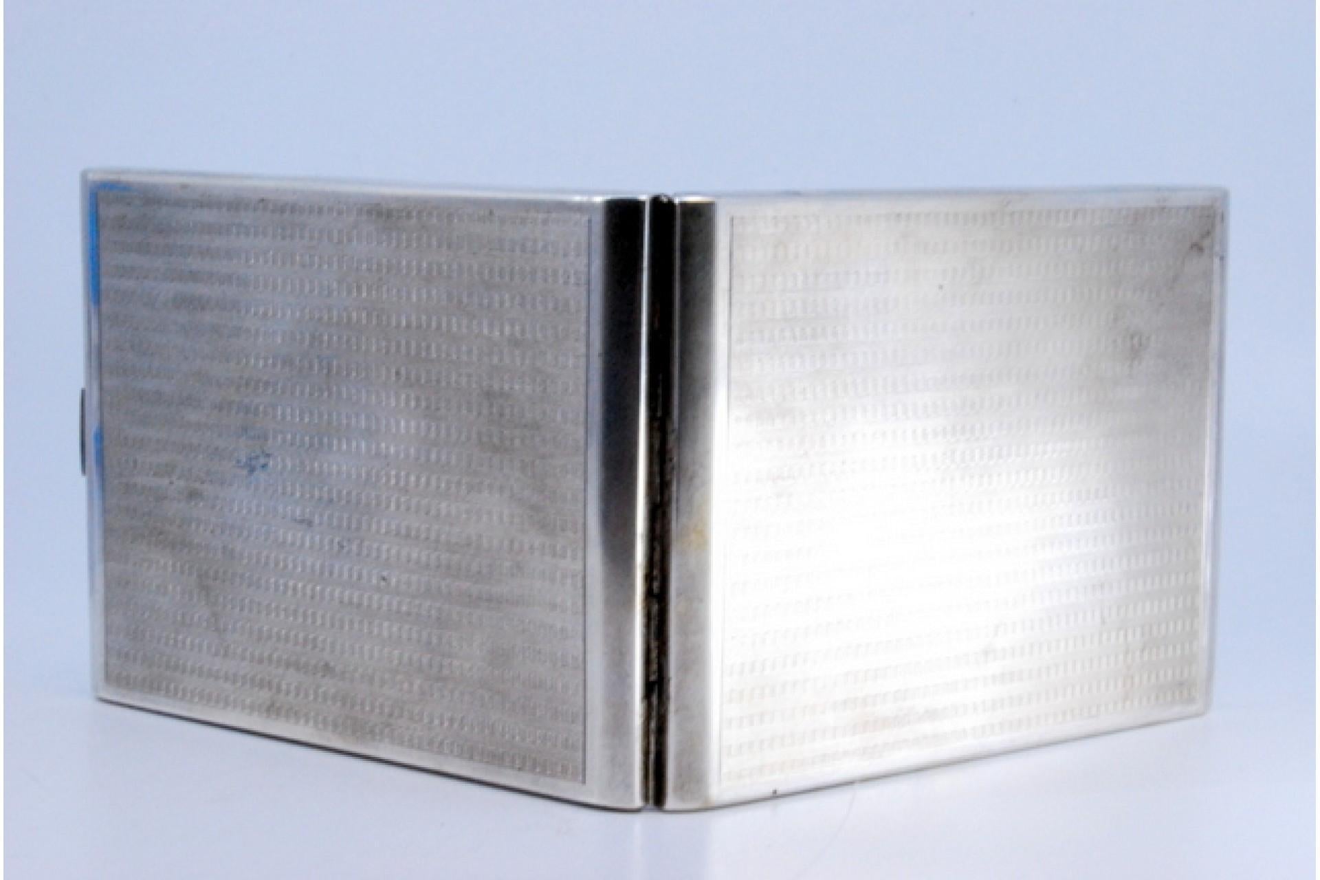 Silver Guilloche silver cigarette case with gold interior and hinged lid For Sale