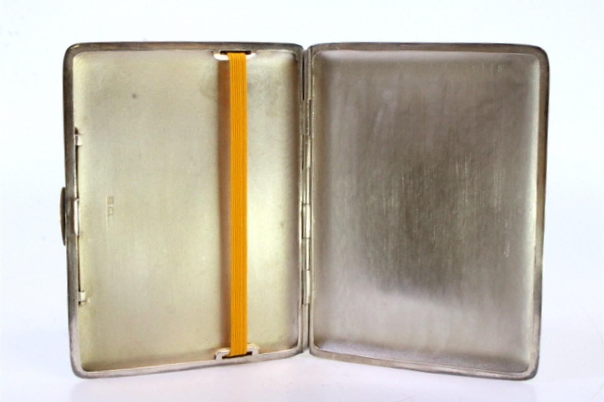 20th Century Guilloche silver cigarette case with hinged lid and spring For Sale