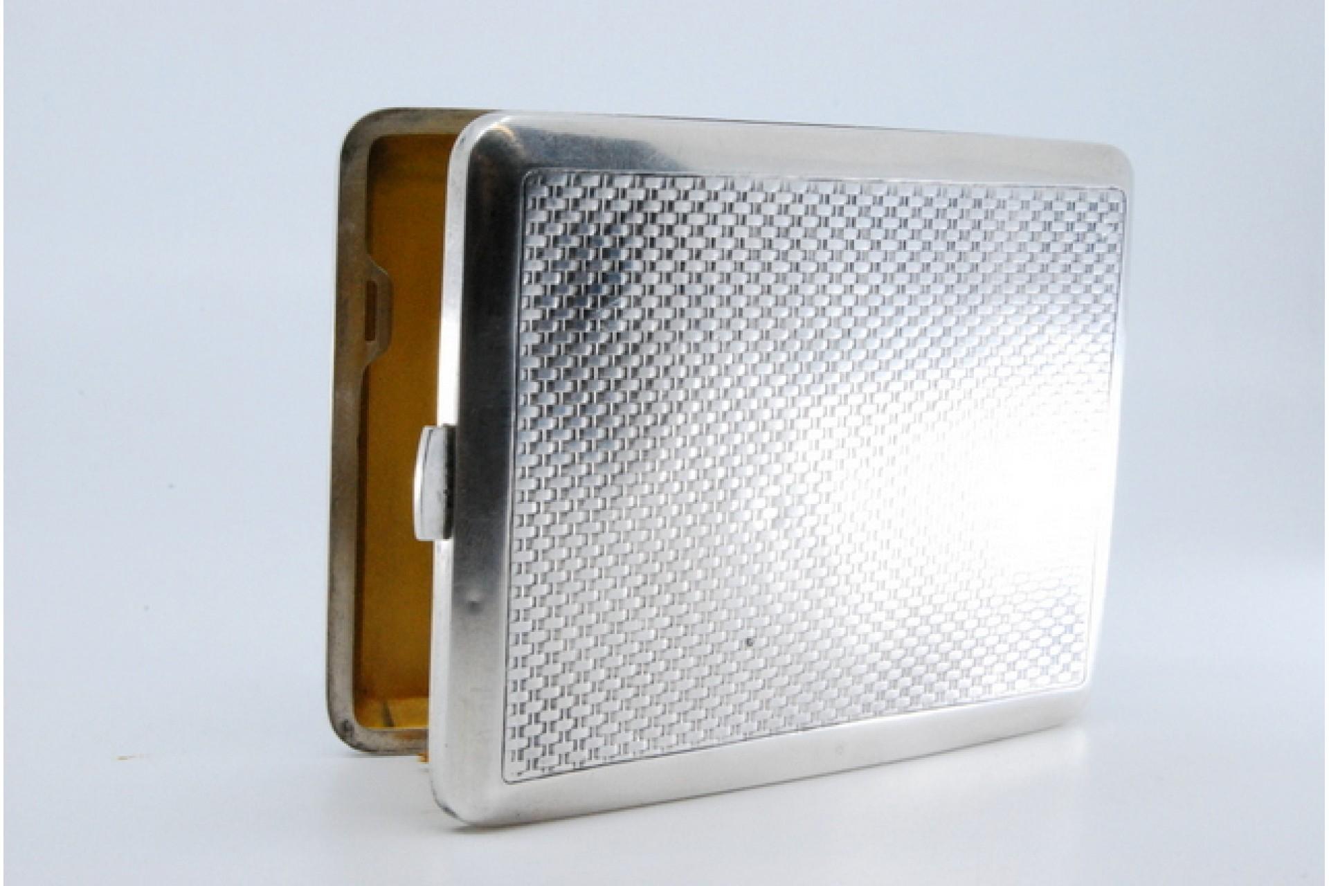 Guilloche silver cigarette case with monogram card, gold interior and hinged lid im Angebot 1