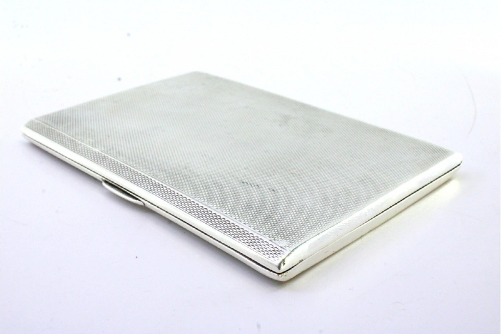 Silver Guilloche silver cigarette case with opening application and gold interior For Sale