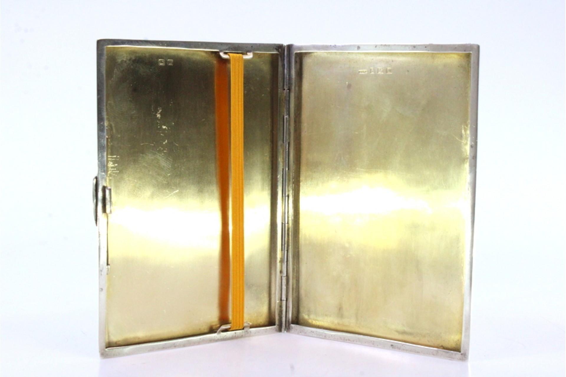 Guilloche silver cigarette case with opening application and gold interior For Sale 1