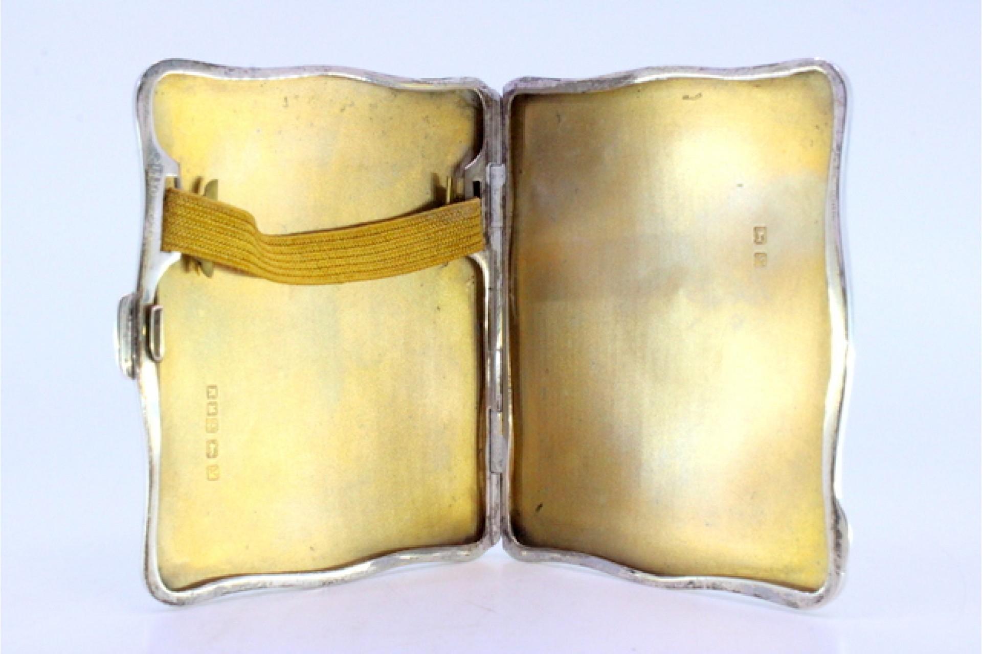 Guilloche silver cigarette case with wavy edges and gold interior For Sale 1