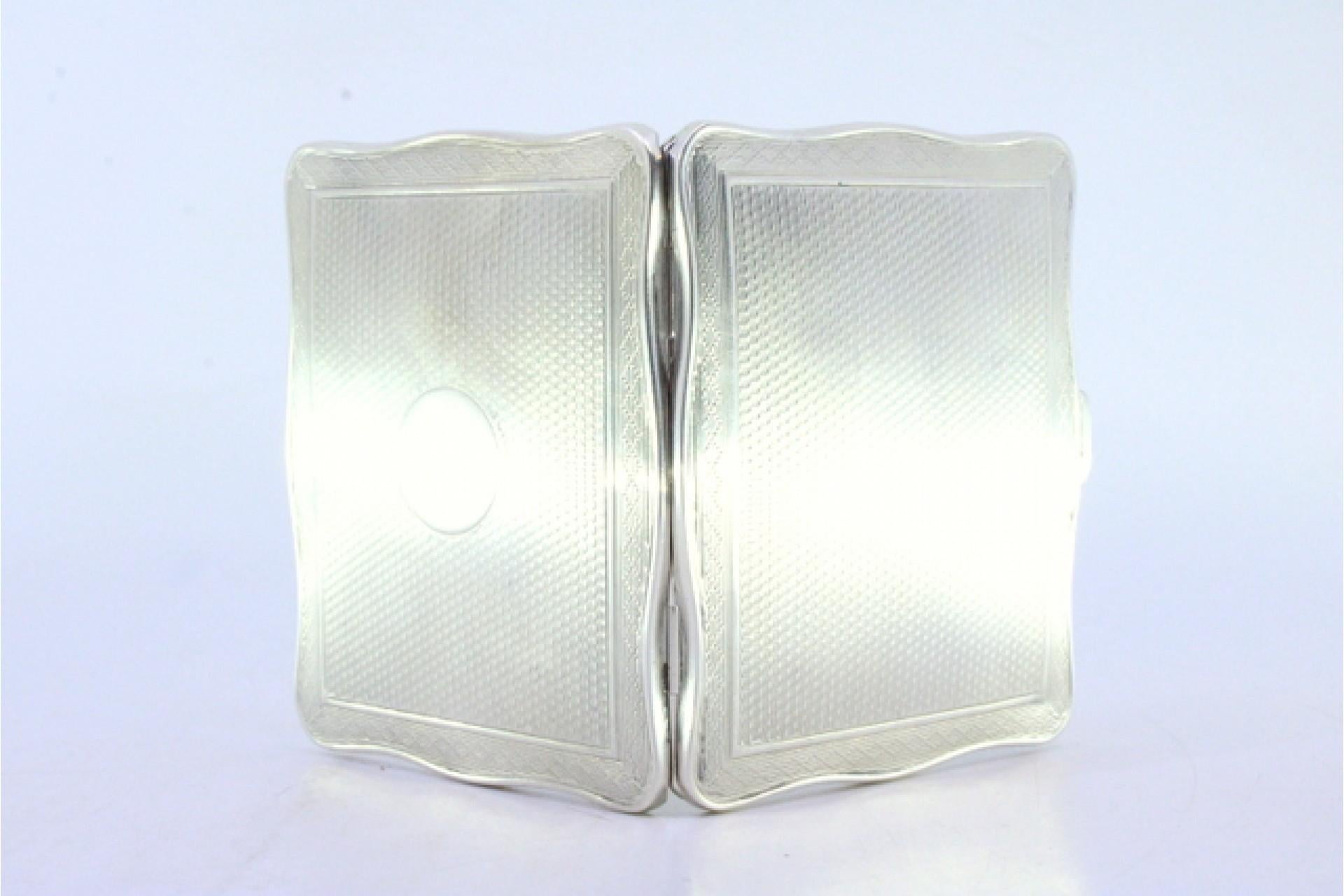 Guilloche silver cigarette case with wavy edges and gold interior For Sale 2