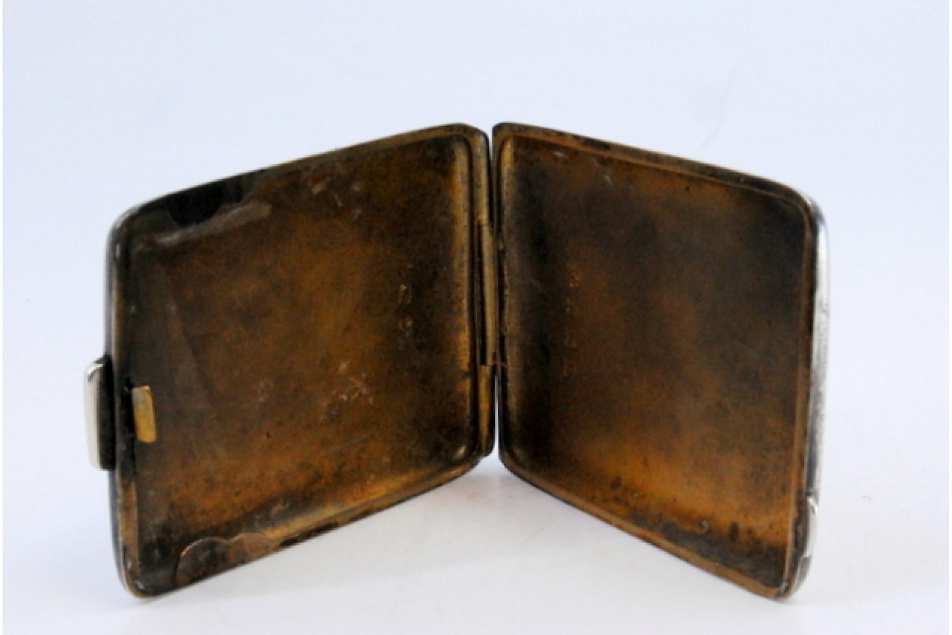 20th Century Guilloche silver matchbook in the shape of a radiance and with a hinged lid For Sale