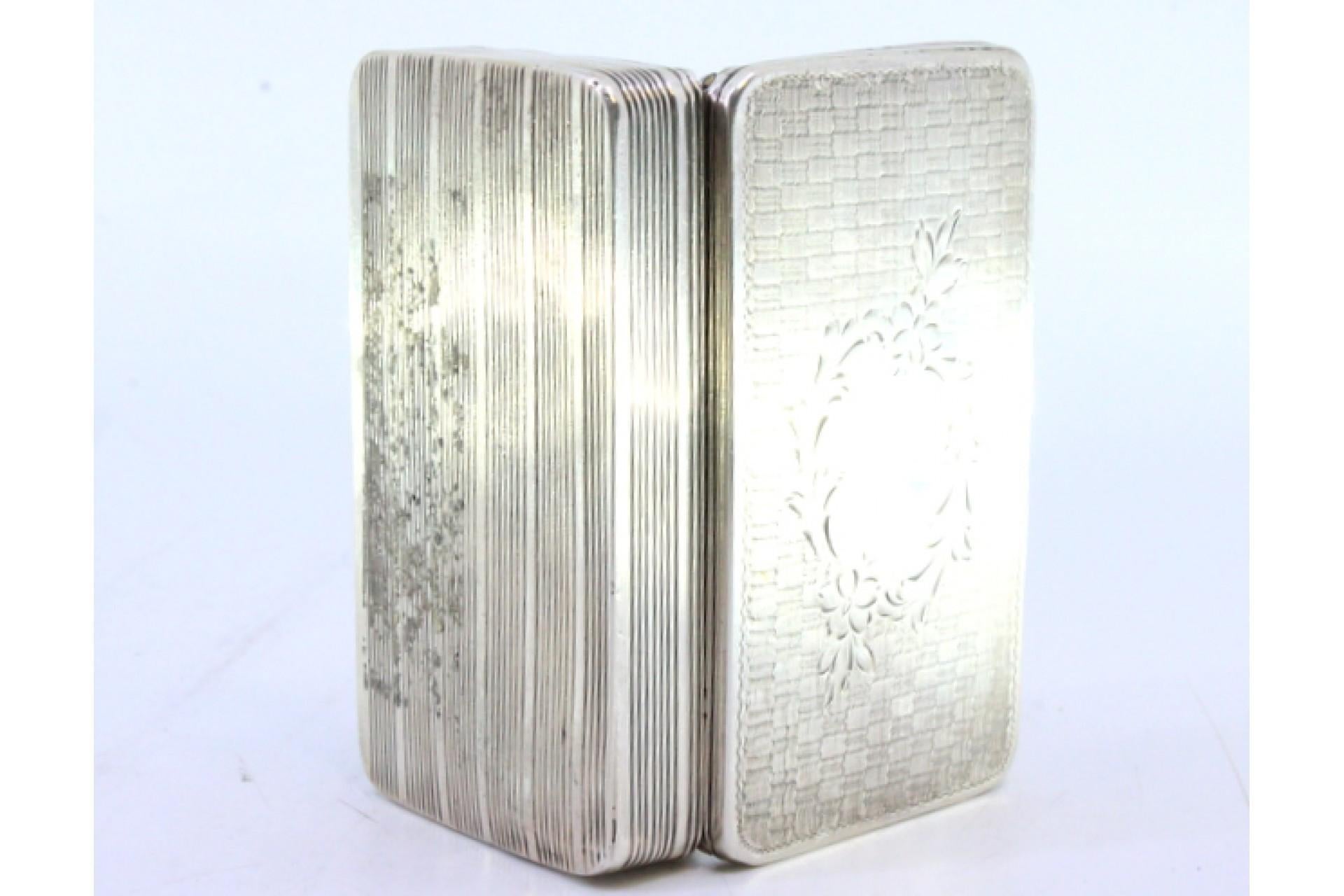 Européen Guilloche silver snuff box with monogram, friezes and floral lid en vente