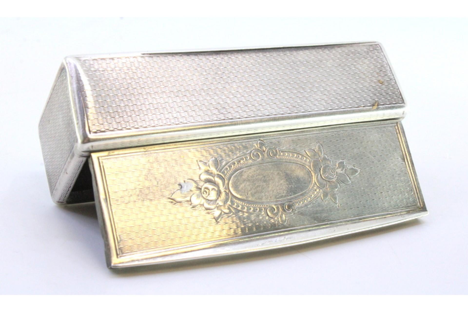 Silver Guilloche silver snuff box with monogram lid and engraved surround For Sale